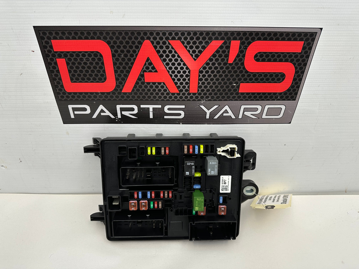 2016 Chevrolet SS Sedan Rear Fuse Box Relay OEM - Day's Parts Yard