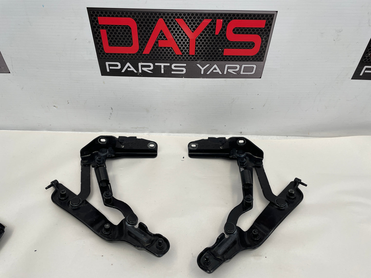 2016 Chevy SS Sedan RH & LH Trunk Hinges OEM - Day's Parts Yard