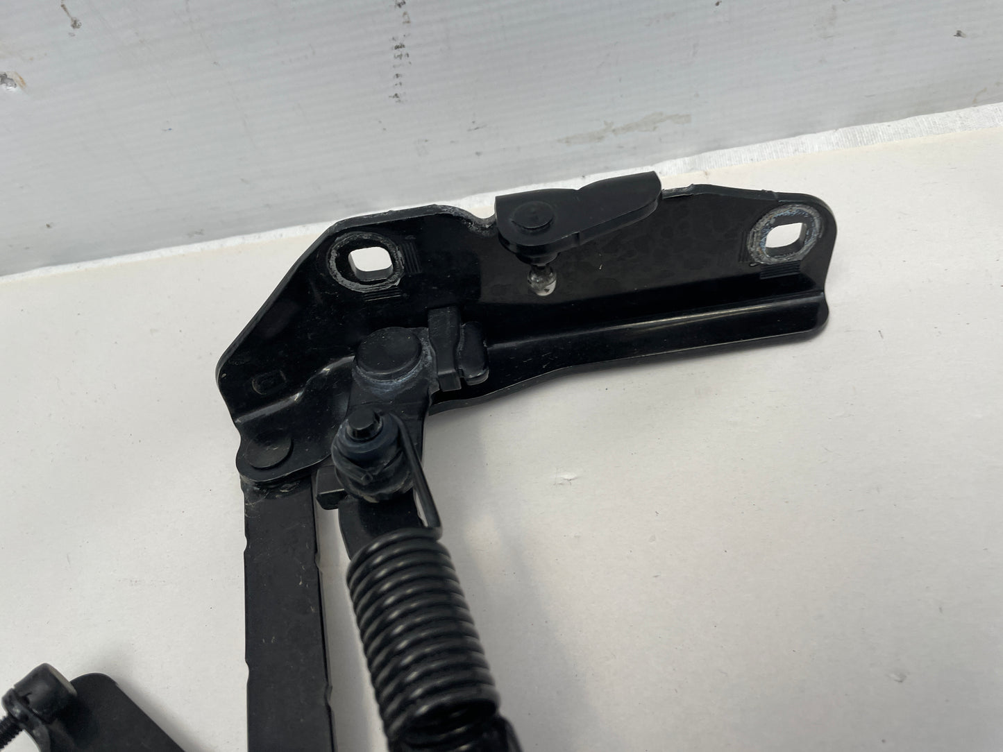 2016 Chevy SS Sedan RH & LH Trunk Hinges OEM - Day's Parts Yard