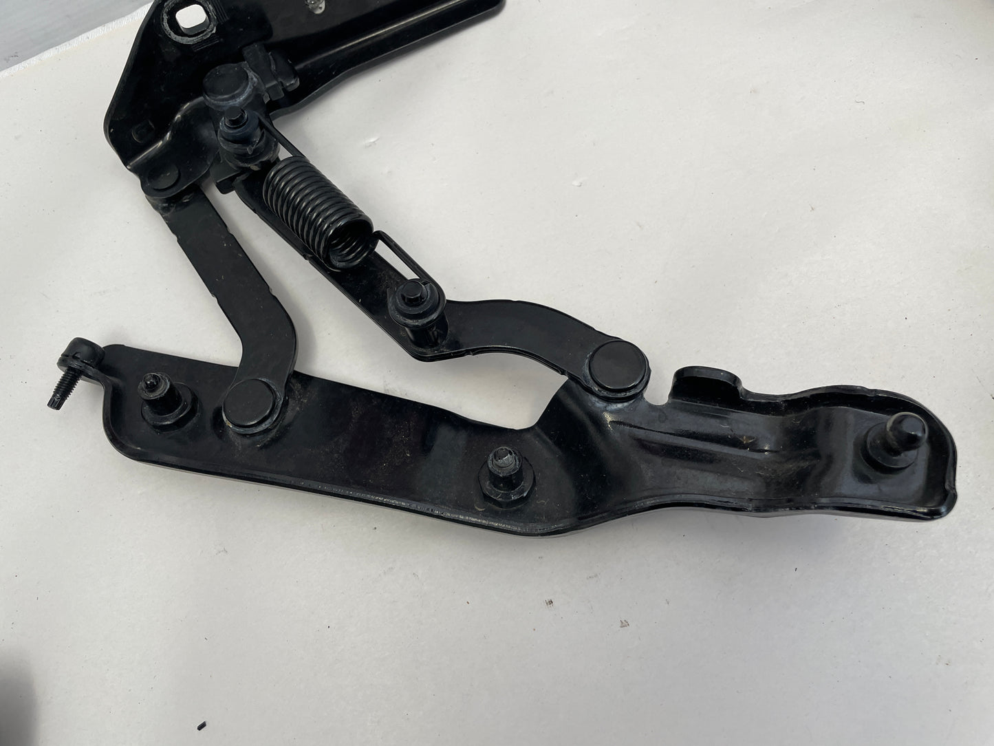 2016 Chevy SS Sedan RH & LH Trunk Hinges OEM - Day's Parts Yard