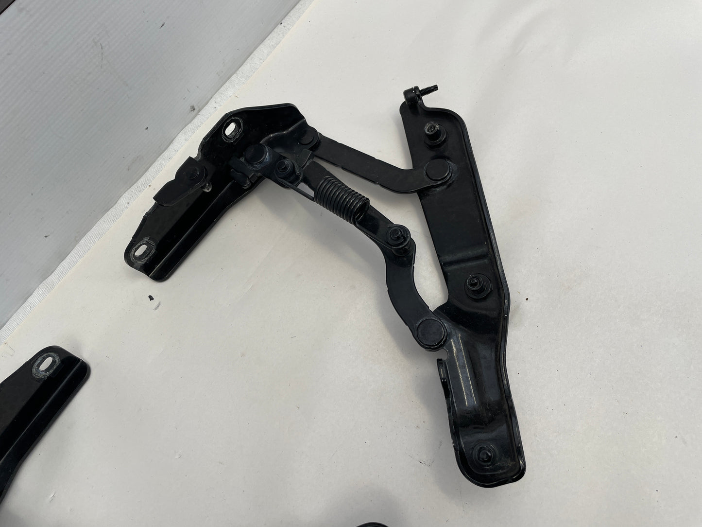 2016 Chevy SS Sedan RH & LH Trunk Hinges OEM - Day's Parts Yard