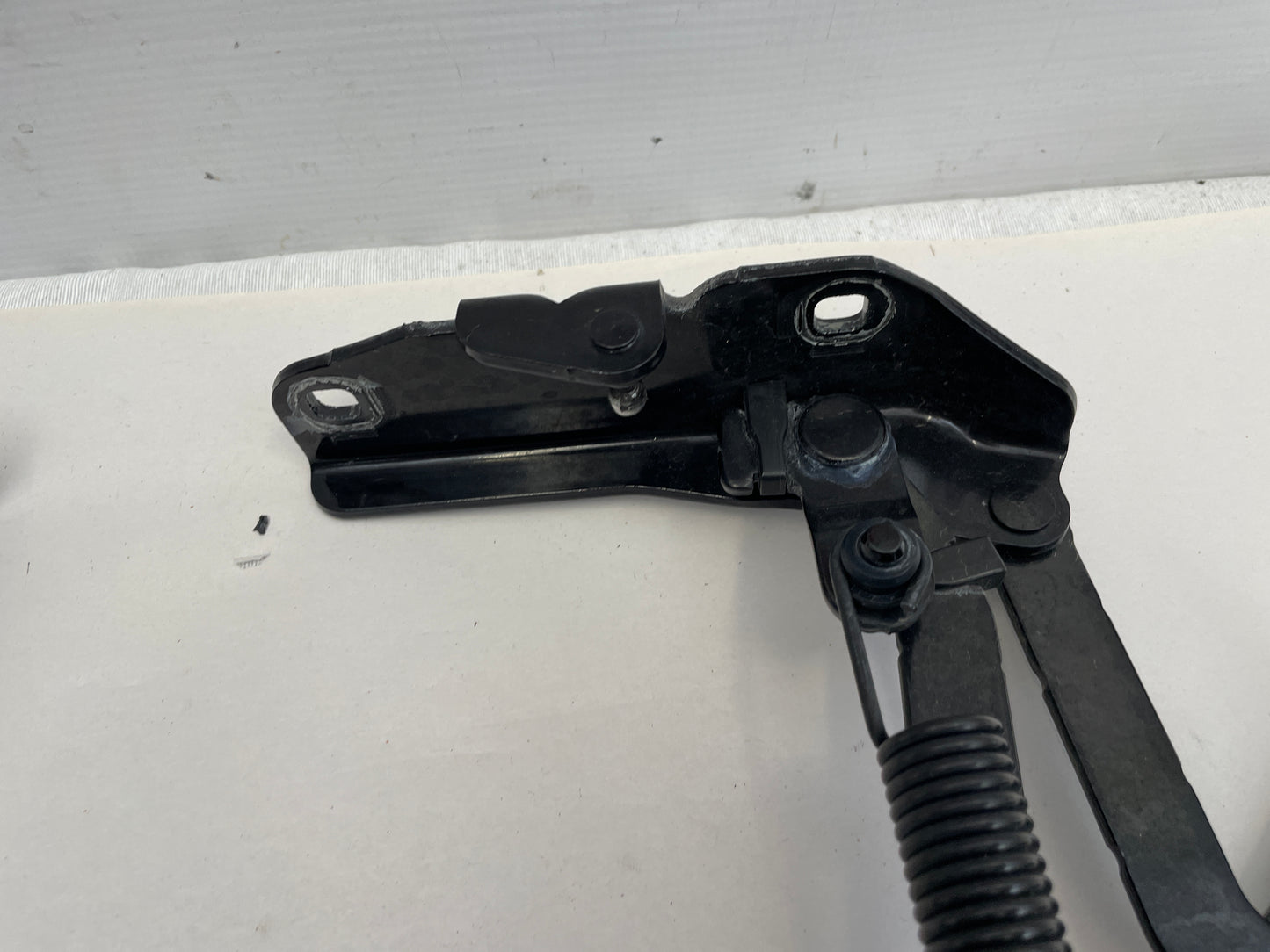 2016 Chevy SS Sedan RH & LH Trunk Hinges OEM - Day's Parts Yard
