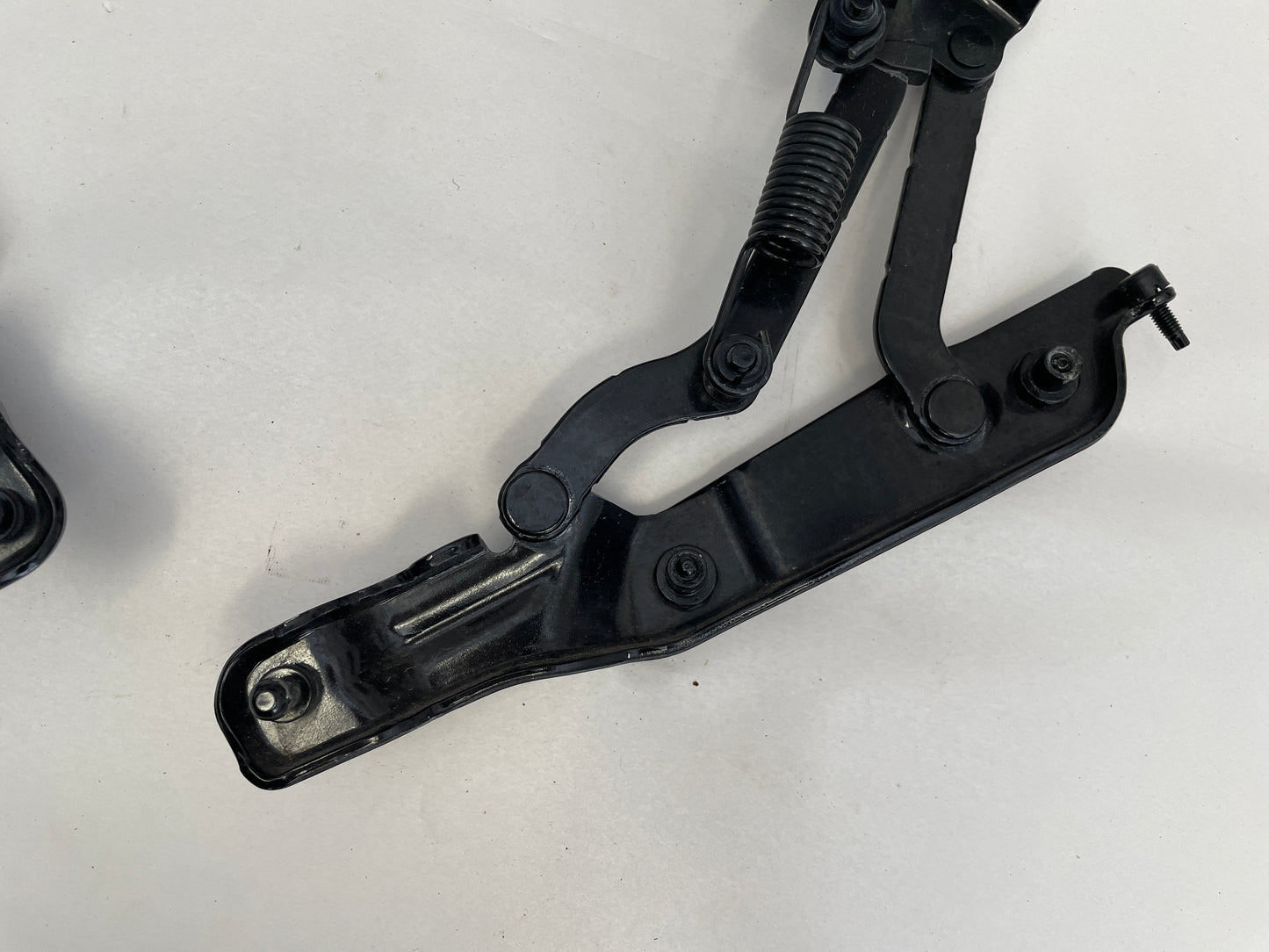 2016 Chevy SS Sedan RH & LH Trunk Hinges OEM - Day's Parts Yard
