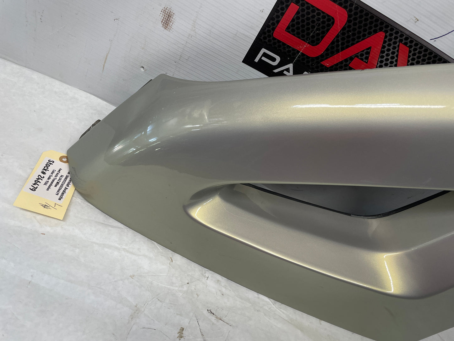 2005 Chevy Avalanche LH Driver Rear Outer Bed Upper Trim Triangle Sail OEM - Day's Parts Yard