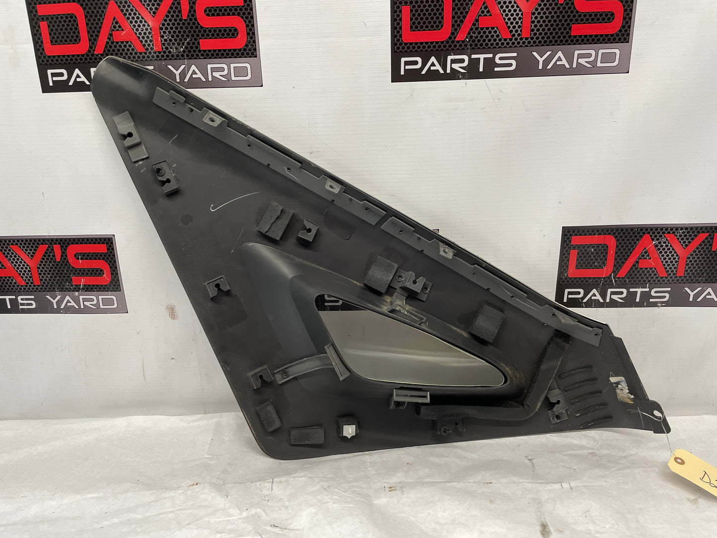 2005 Chevy Avalanche LH Driver Rear Outer Bed Upper Trim Triangle Sail OEM - Day's Parts Yard
