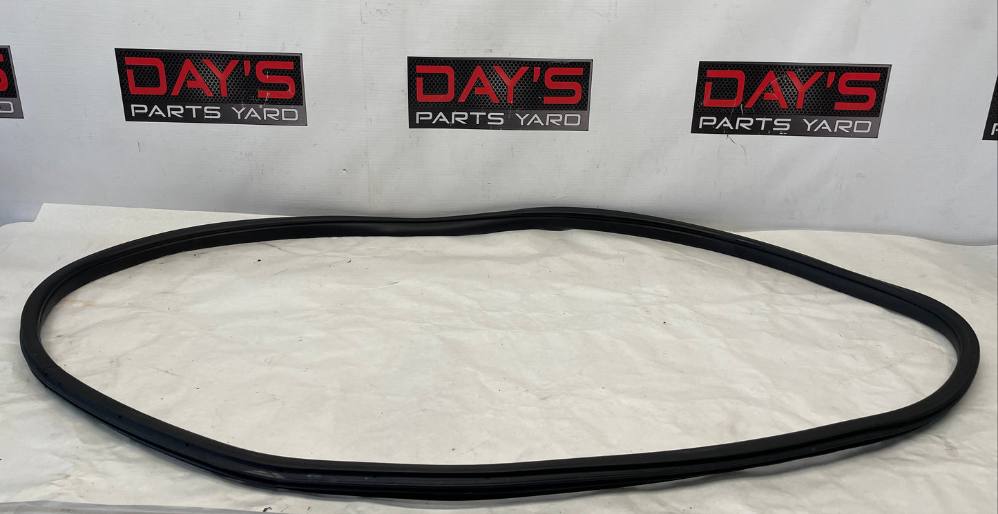 2014 Chevy SS Sedan LH Driver Front Door Rubber Weather Strip Seal OEM - Day's Parts Yard
