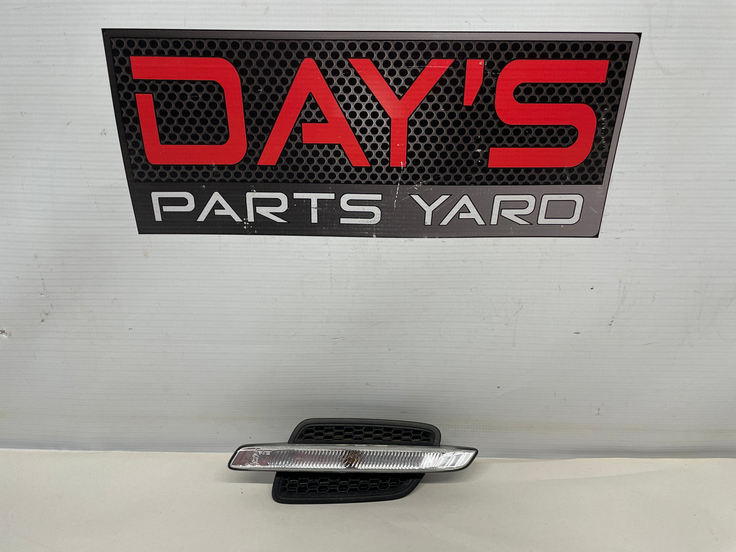 2009 Pontiac G8 GT LH Driver Front Fender Marker Light OEM - Day's Parts Yard