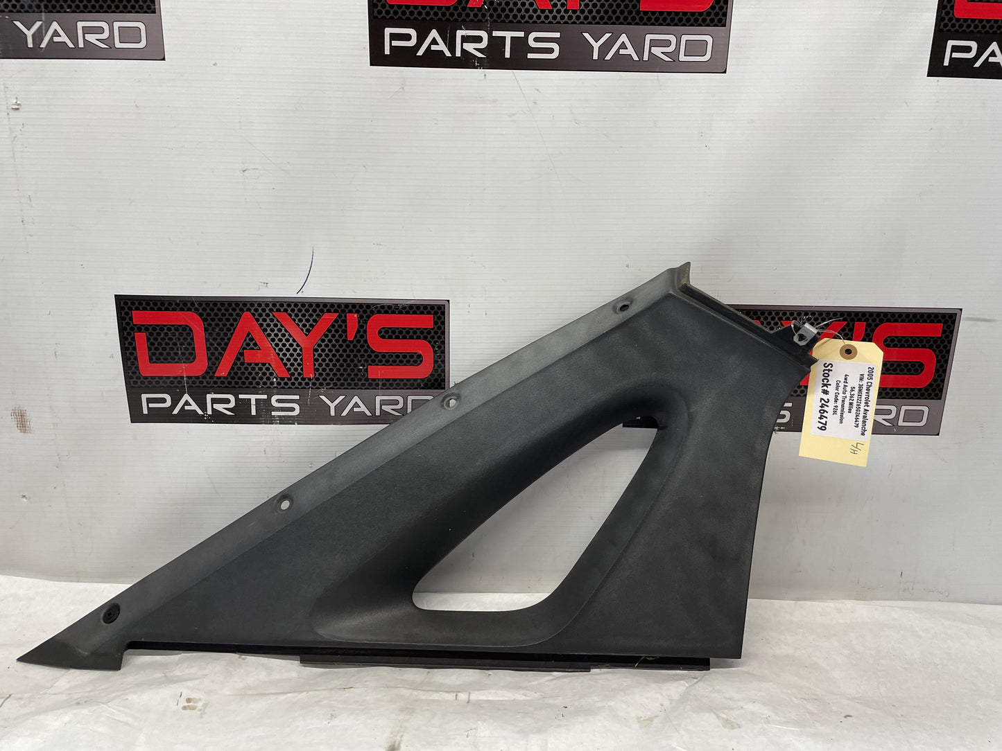 2005 Chevy Avalanche LH Driver Inner Bed Upper Trim Triangle Sail OEM - Day's Parts Yard