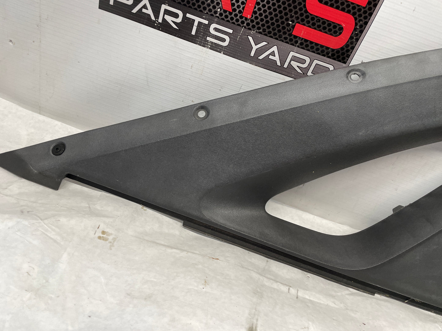 2005 Chevy Avalanche LH Driver Inner Bed Upper Trim Triangle Sail OEM - Day's Parts Yard