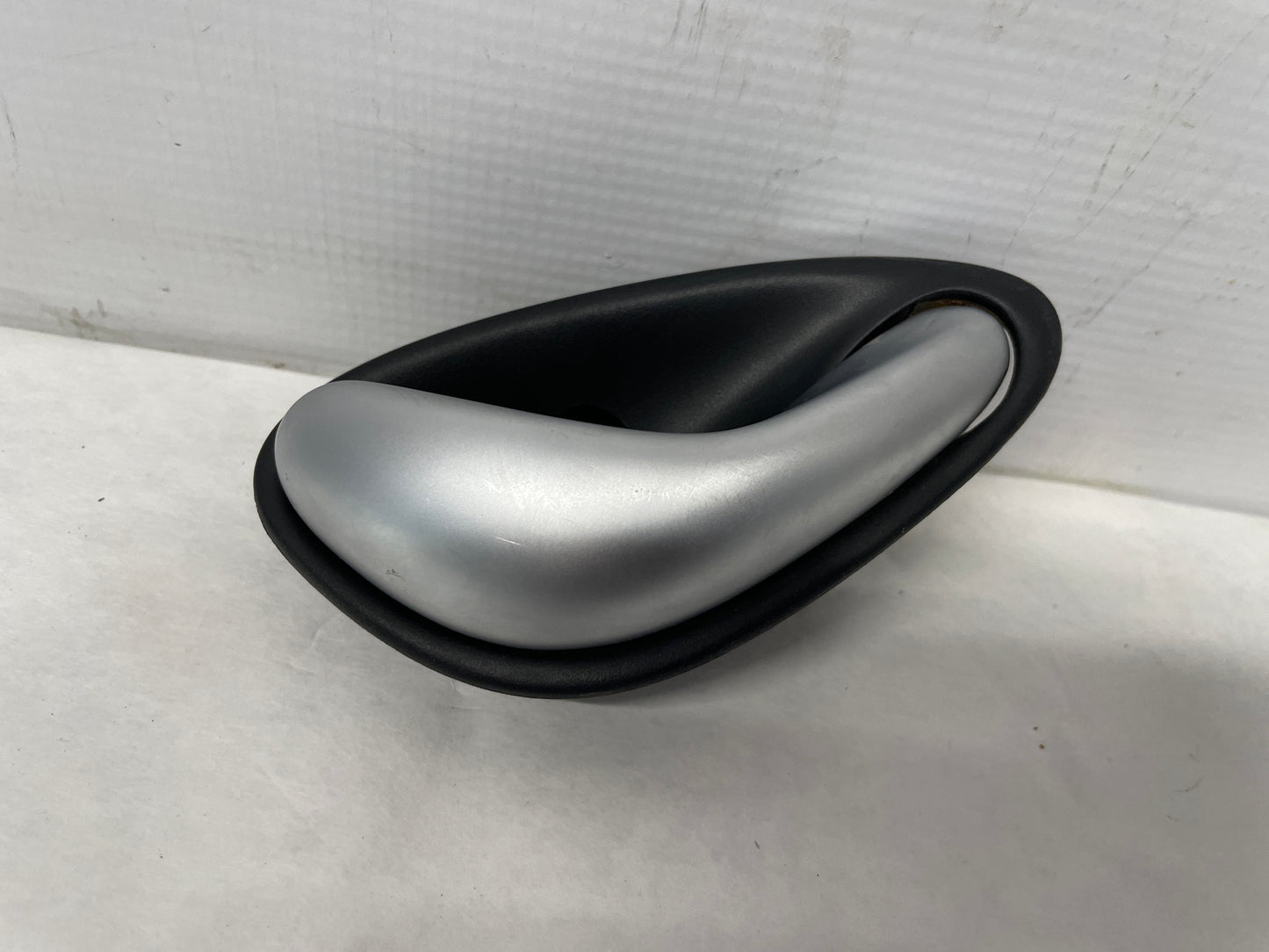 2005 Pontiac GTO RH Passenger Interior Door Handle OEM - Day's Parts Yard