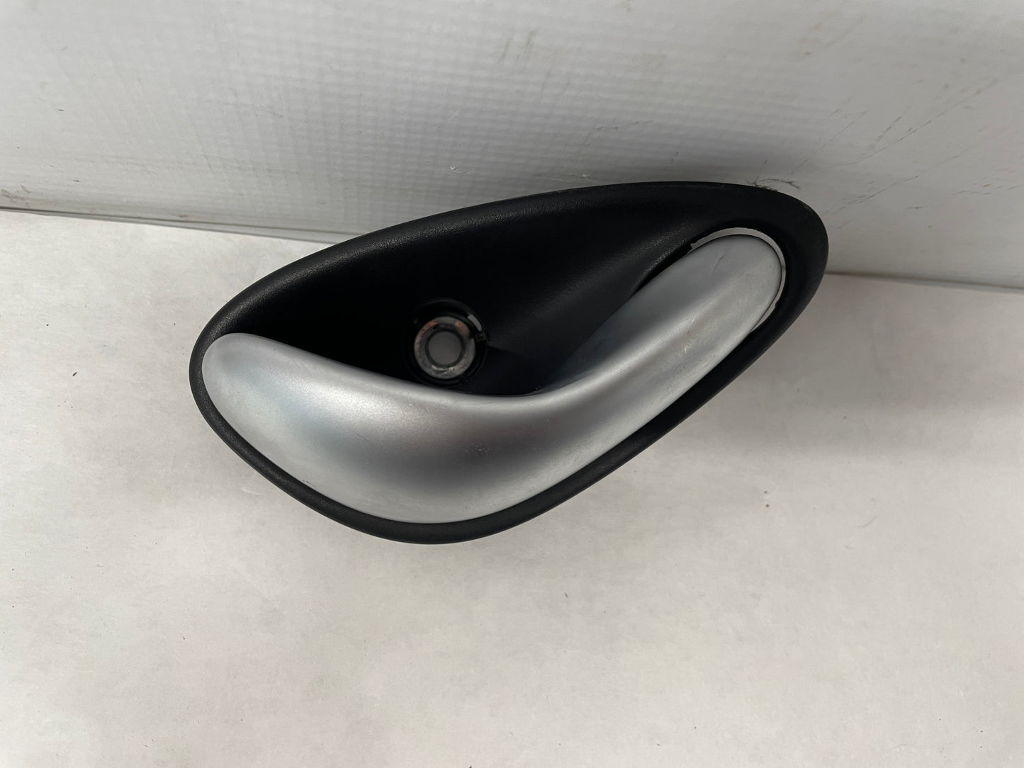 2005 Pontiac GTO RH Passenger Interior Door Handle OEM - Day's Parts Yard