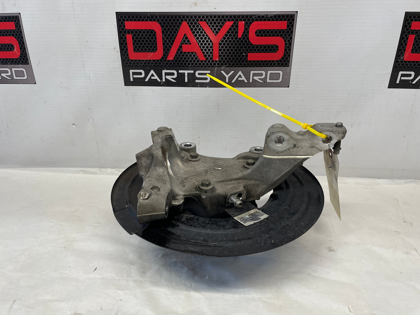 2014 Chevy SS Sedan LH Driver Front Spindle Knuckle Hub Assembly OEM - Day's Parts Yard