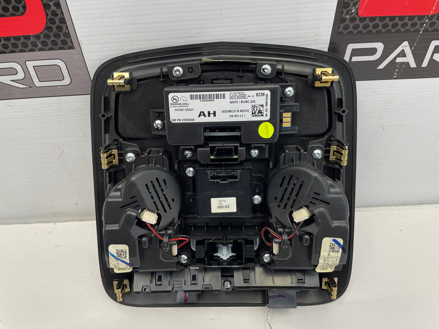 2017 Cadillac ATS-V Coupe Overhead Console Control Unit Dome Light OEM - Day's Parts Yard