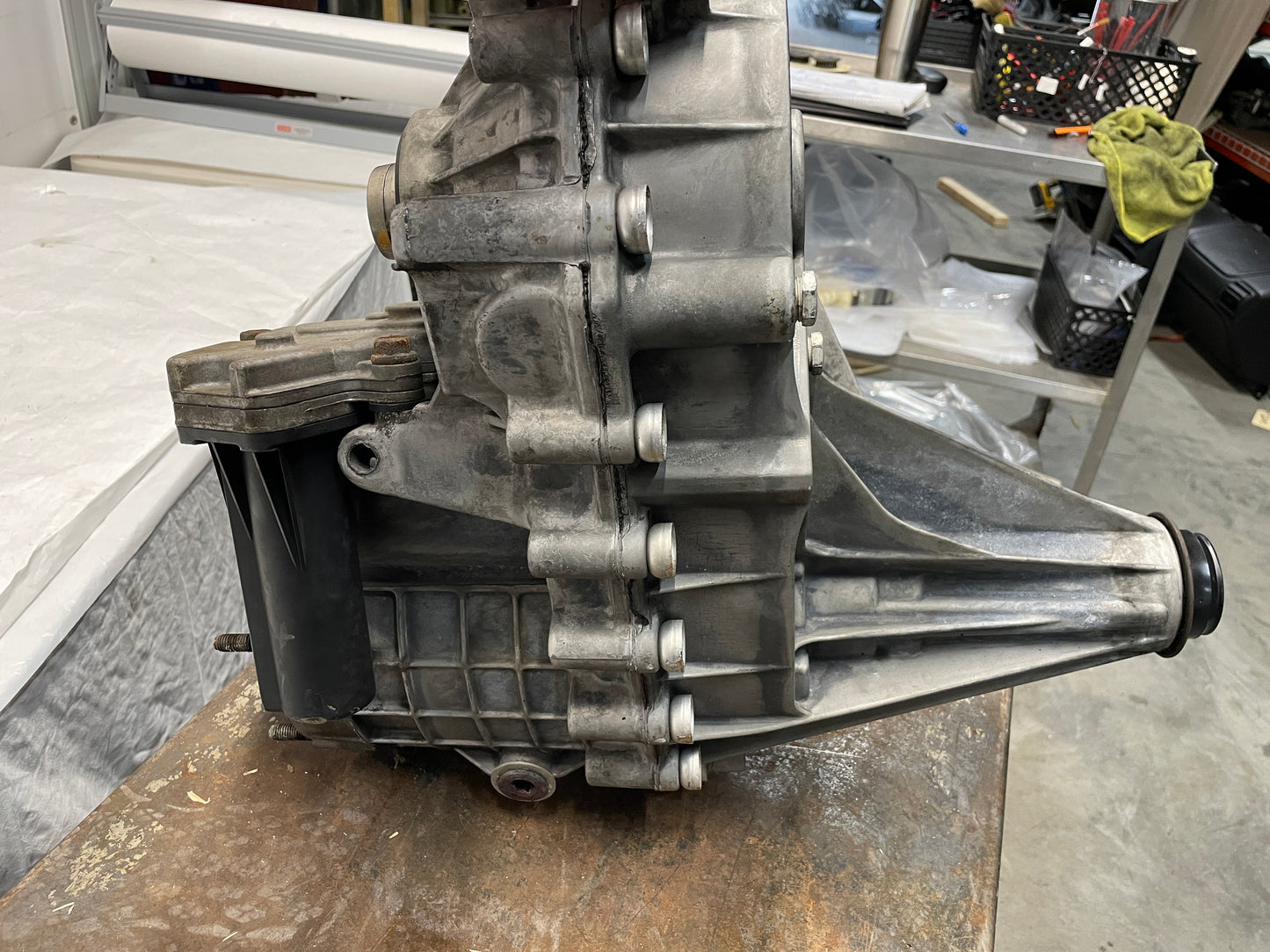 2005 Chevy Avalanche Transfer Case OEM - Day's Parts Yard