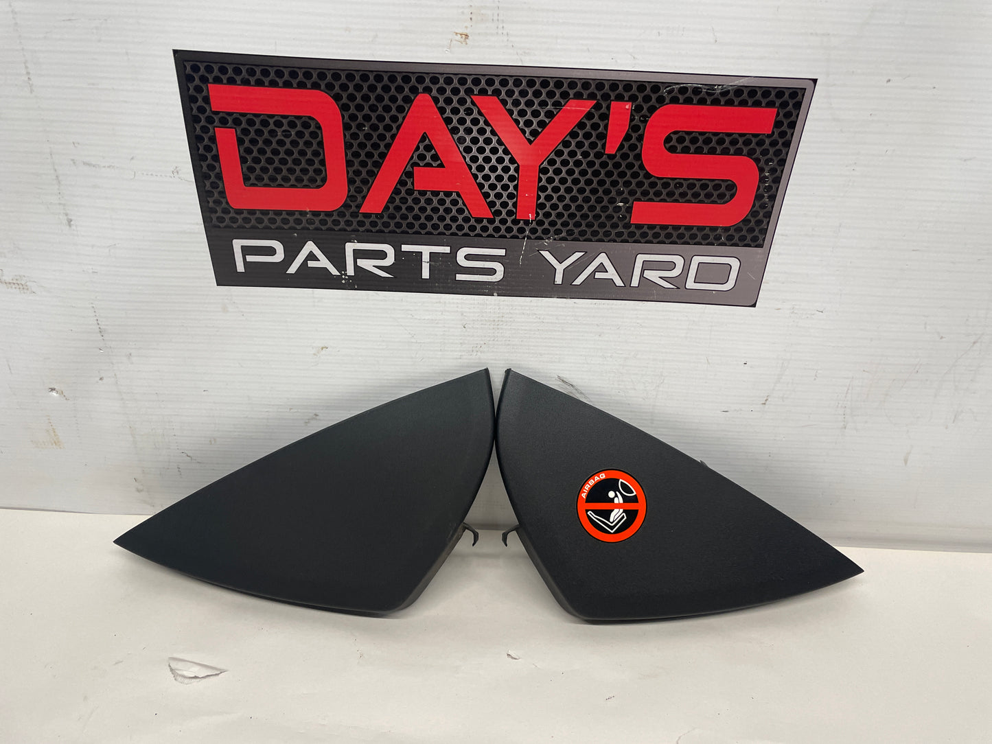 2009 Pontiac G8 RH & LH Dash Trim End Caps OEM - Day's Parts Yard