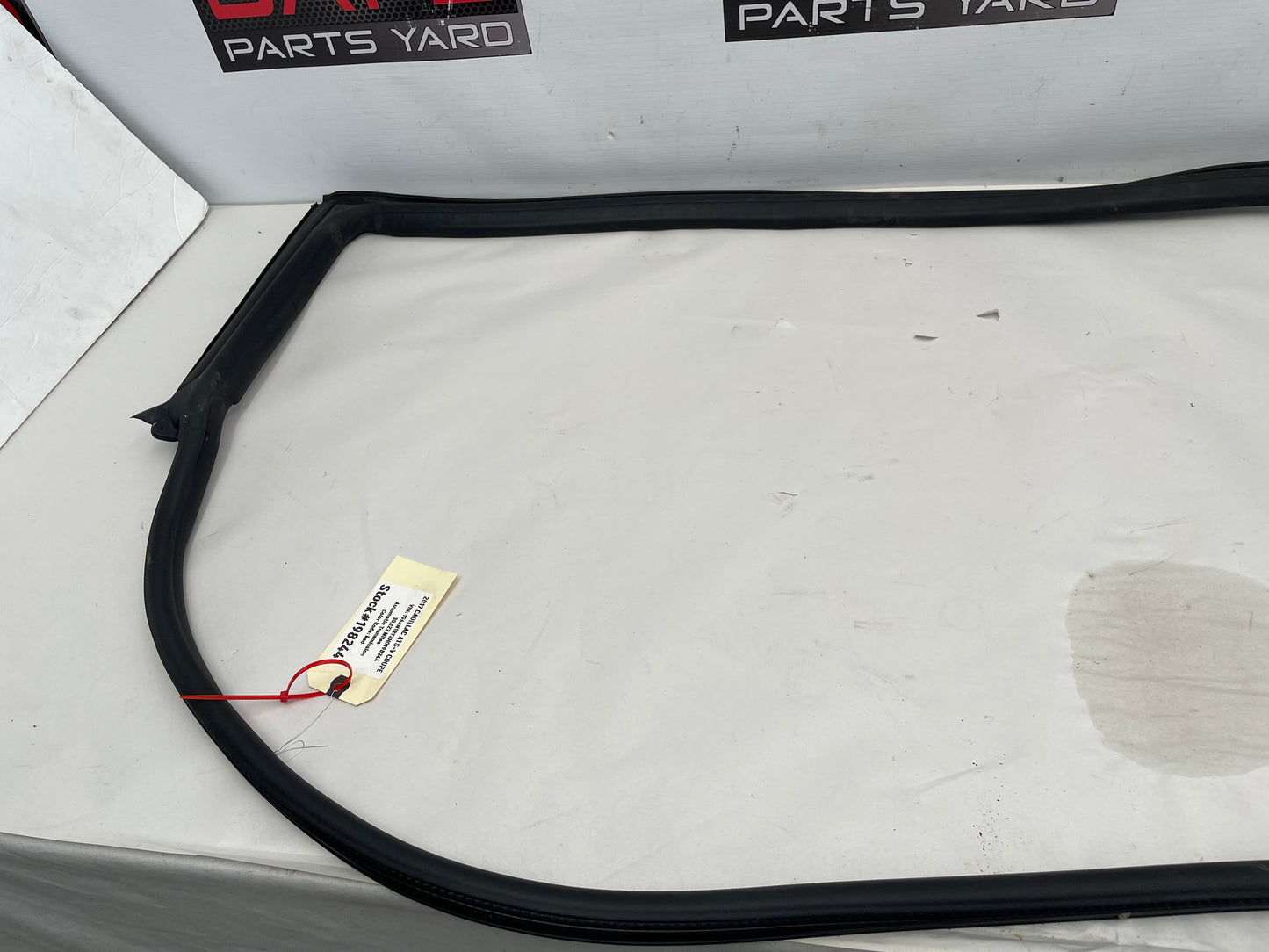 2017 Cadillac ATS-V Coupe RH Passenger Door Weather Strip Rubber Seal OEM - Day's Parts Yard