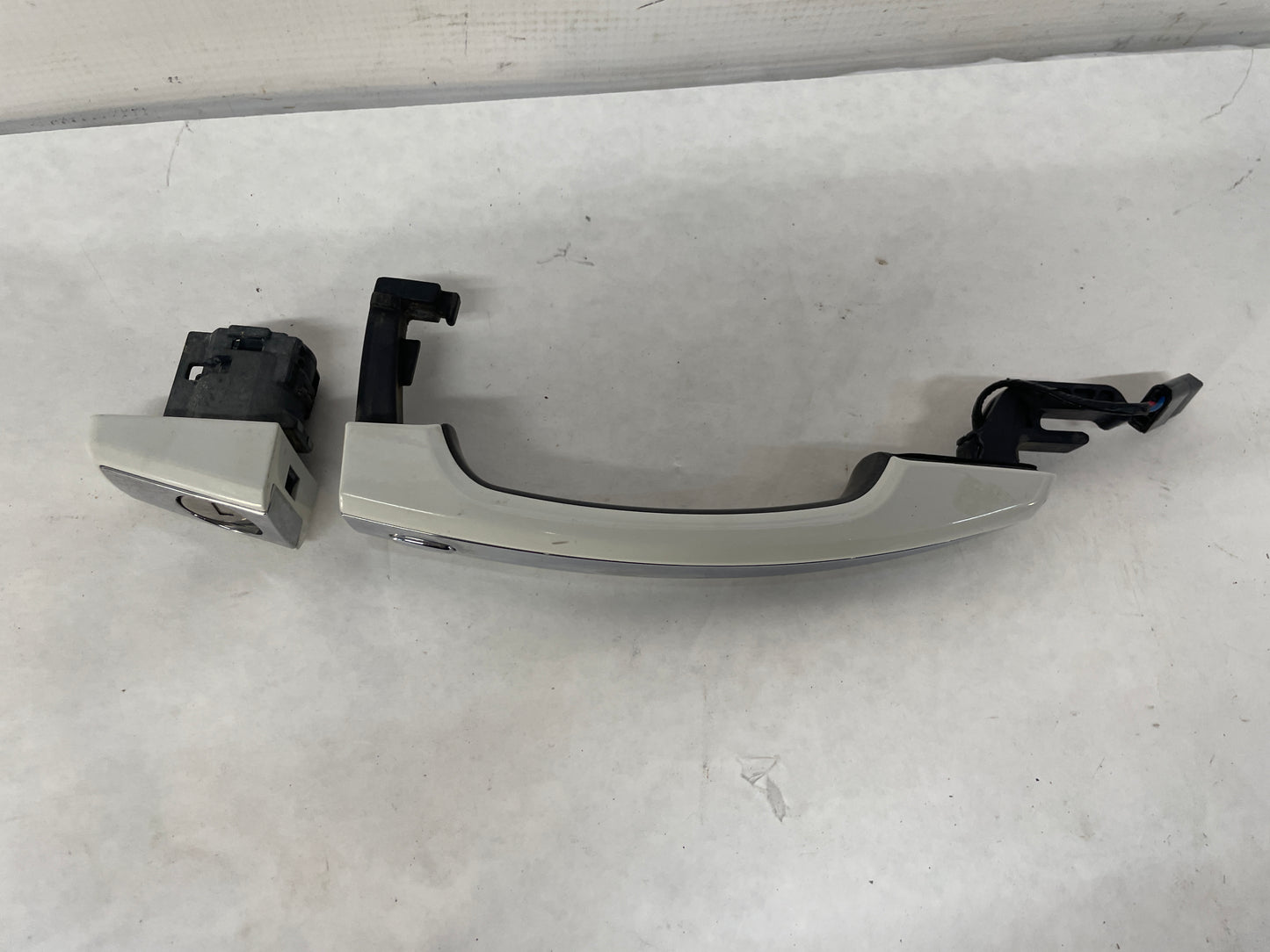 2014 Chevy SS Sedan Exterior Door Handles Set White OEM - Day's Parts Yard