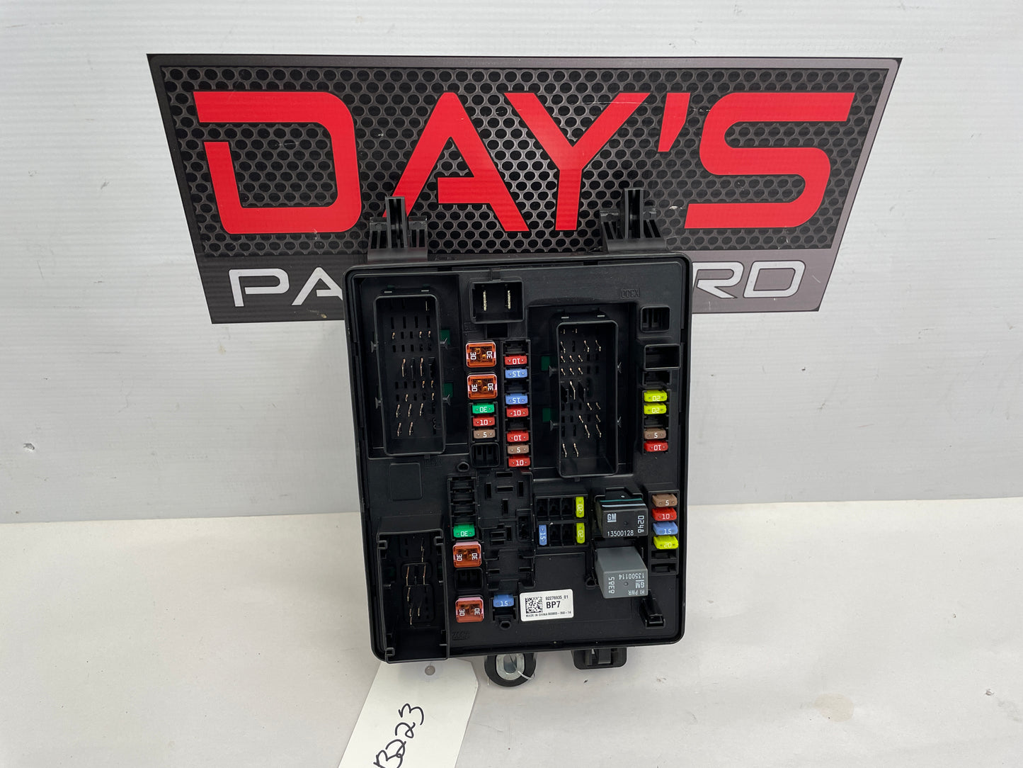 2015 Chevy SS Sedan Rear Fuse Box Relay OEM - Day's Parts Yard