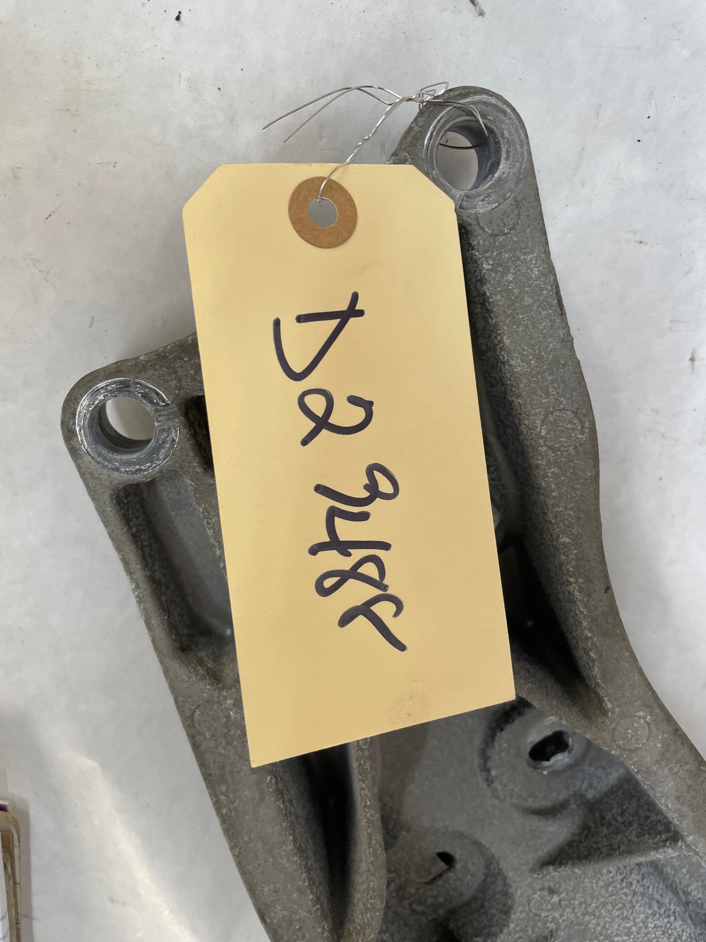 2013 Chevy Caprice PPV Automatic Transmission Crossmember Mount Support OEM - Day's Parts Yard