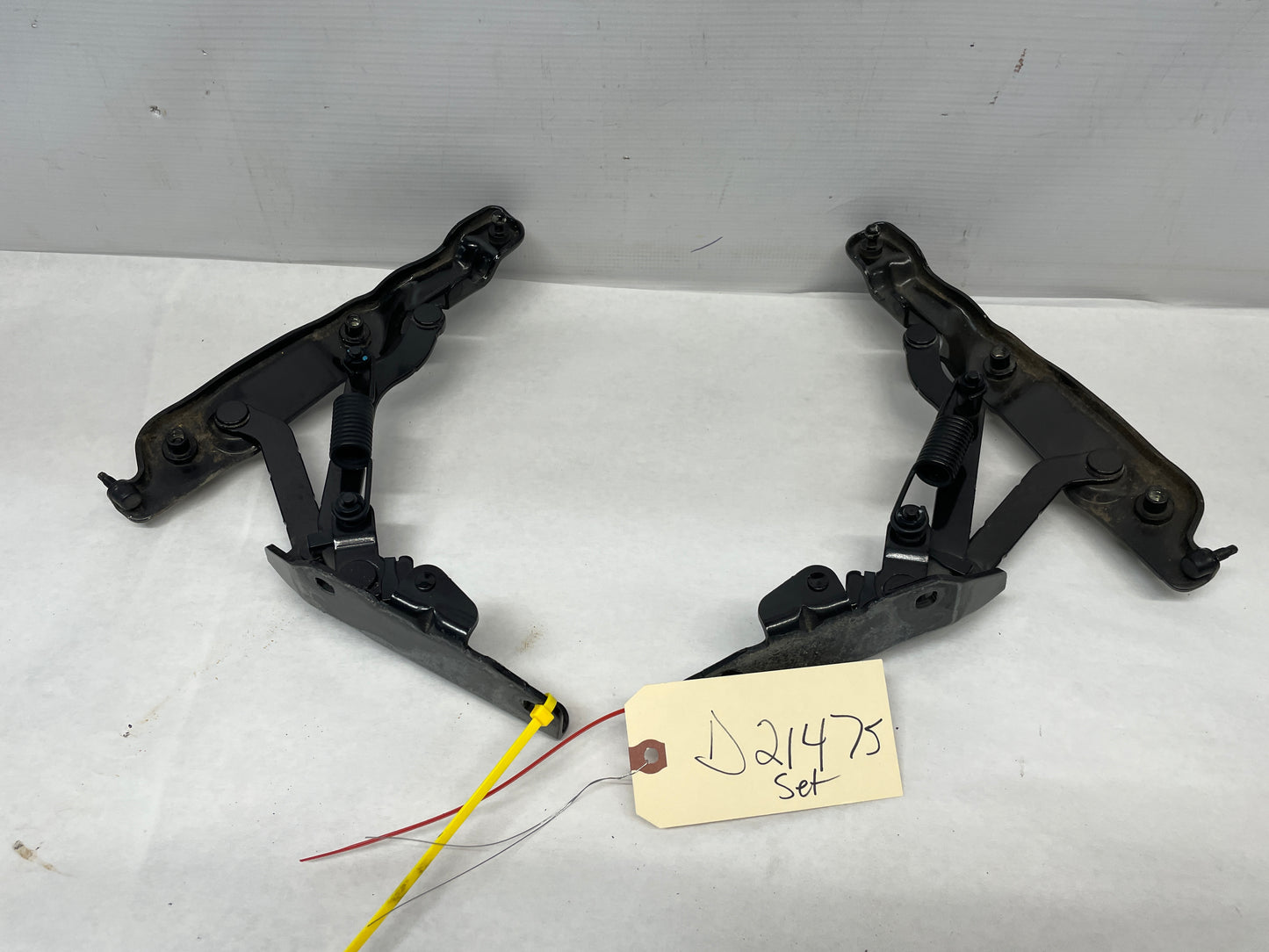 2014 Chevy SS Sedan Trunk Deck Lid Hinges OEM - Day's Parts Yard