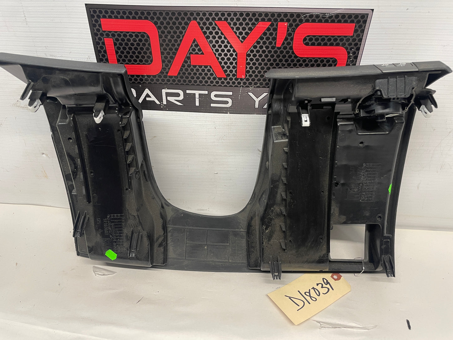 2009 Pontiac G8 LH Driver Knee Bolster Black OEM - Day's Parts Yard
