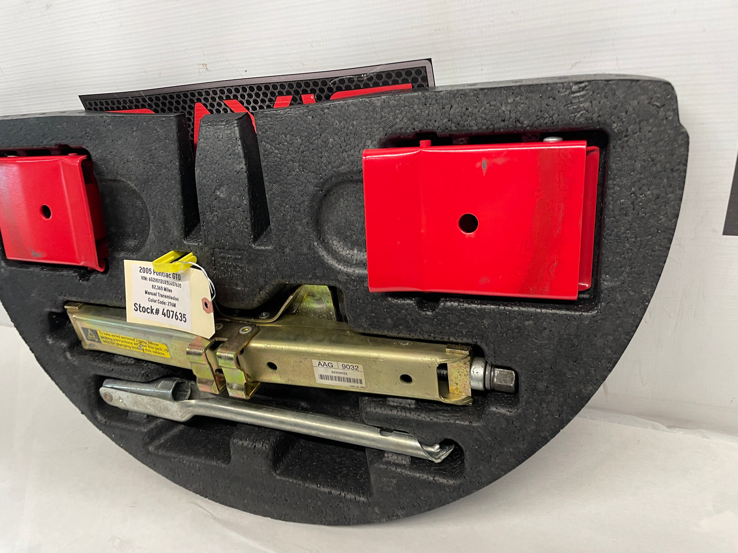 2005 Pontiac GTO Emergency Spare Tire Jack Tool Kit OEM - Day's Parts Yard