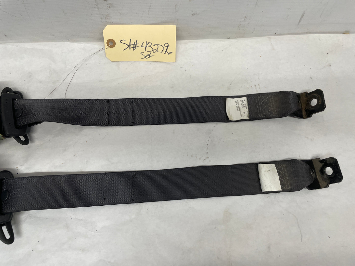 2005 Pontiac GTO RH & LH Rear Seat Belt Seatbelt Retractors OEM - Day's Parts Yard