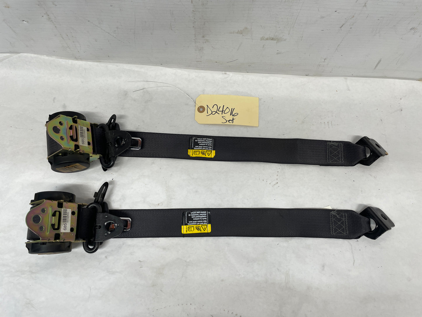 2005 Pontiac GTO RH & LH Rear Seat Belt Seatbelt Retractors OEM - Day's Parts Yard