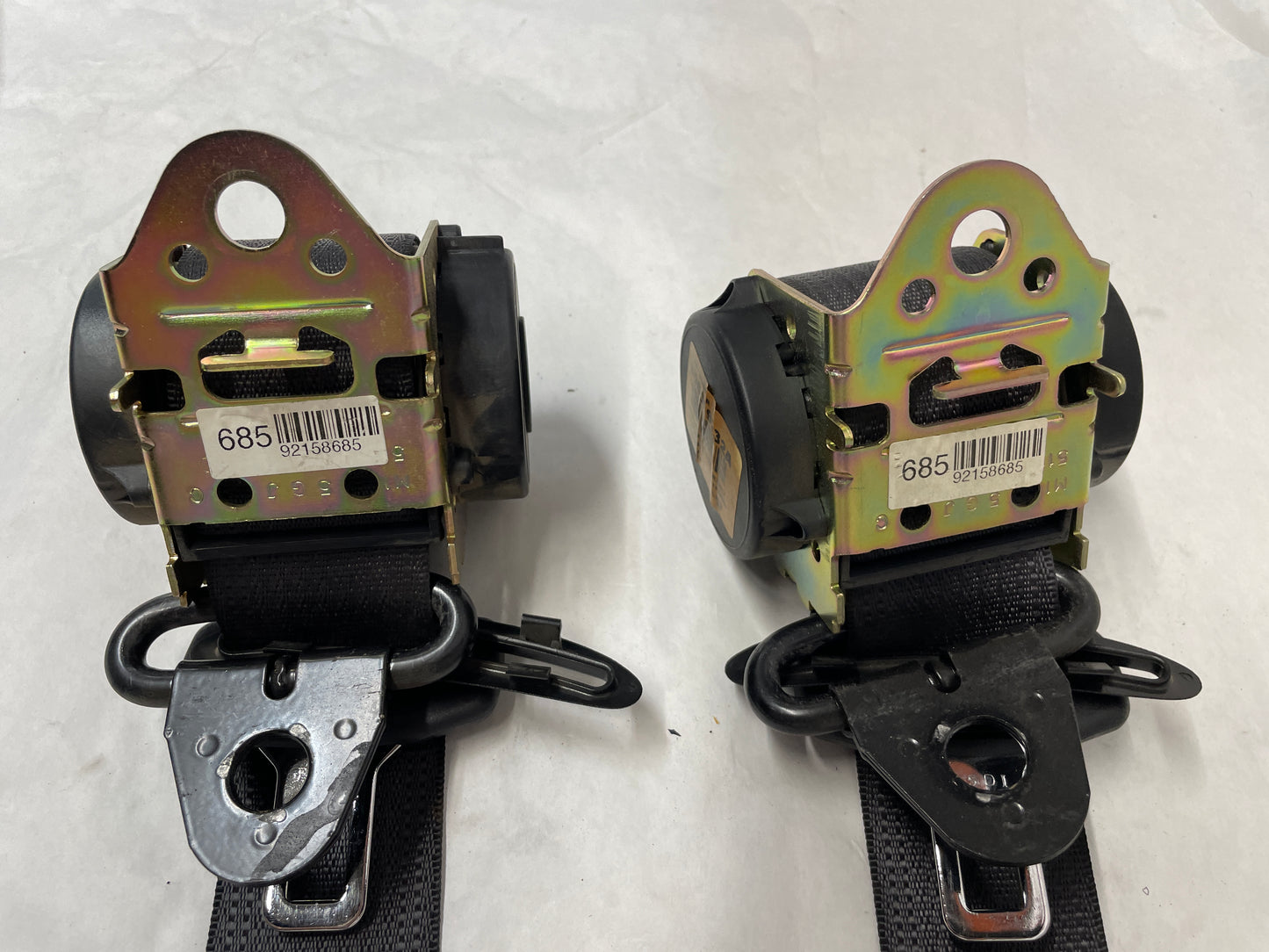 2005 Pontiac GTO RH & LH Rear Seat Belt Seatbelt Retractors OEM - Day's Parts Yard