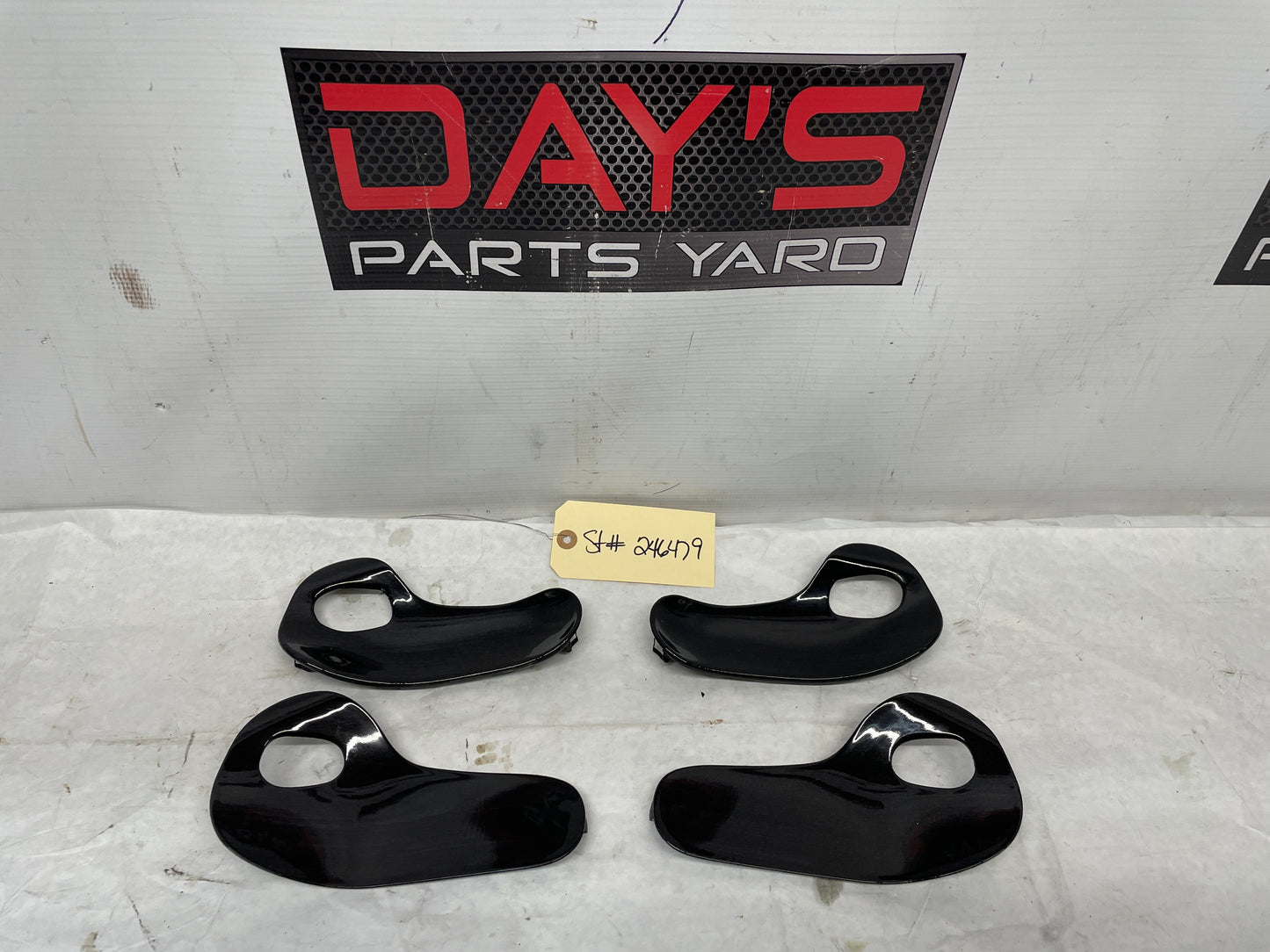 2005 Chevy Avalanche Front and Rear Exterior Door Handle Trim OEM - Day's Parts Yard