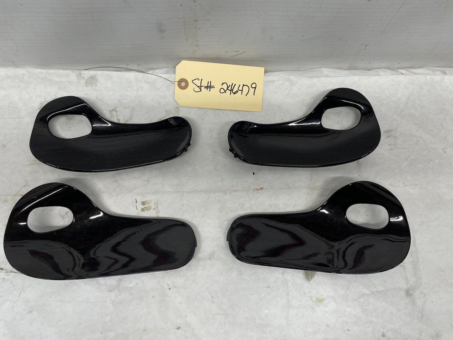 2005 Chevy Avalanche Front and Rear Exterior Door Handle Trim OEM - Day's Parts Yard