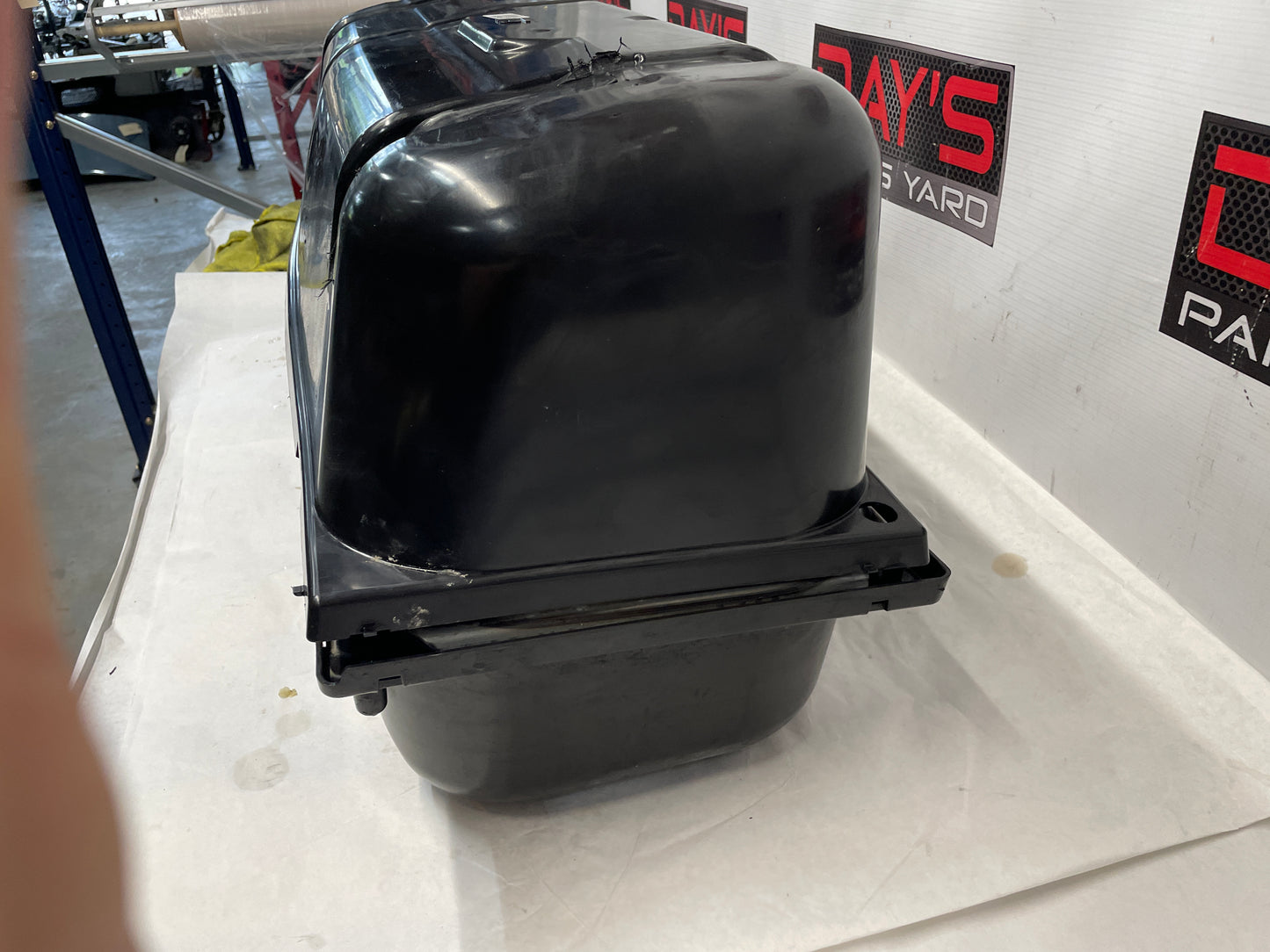 2005 Pontiac GTO Fuel Gas Tank Assembly OEM - Day's Parts Yard