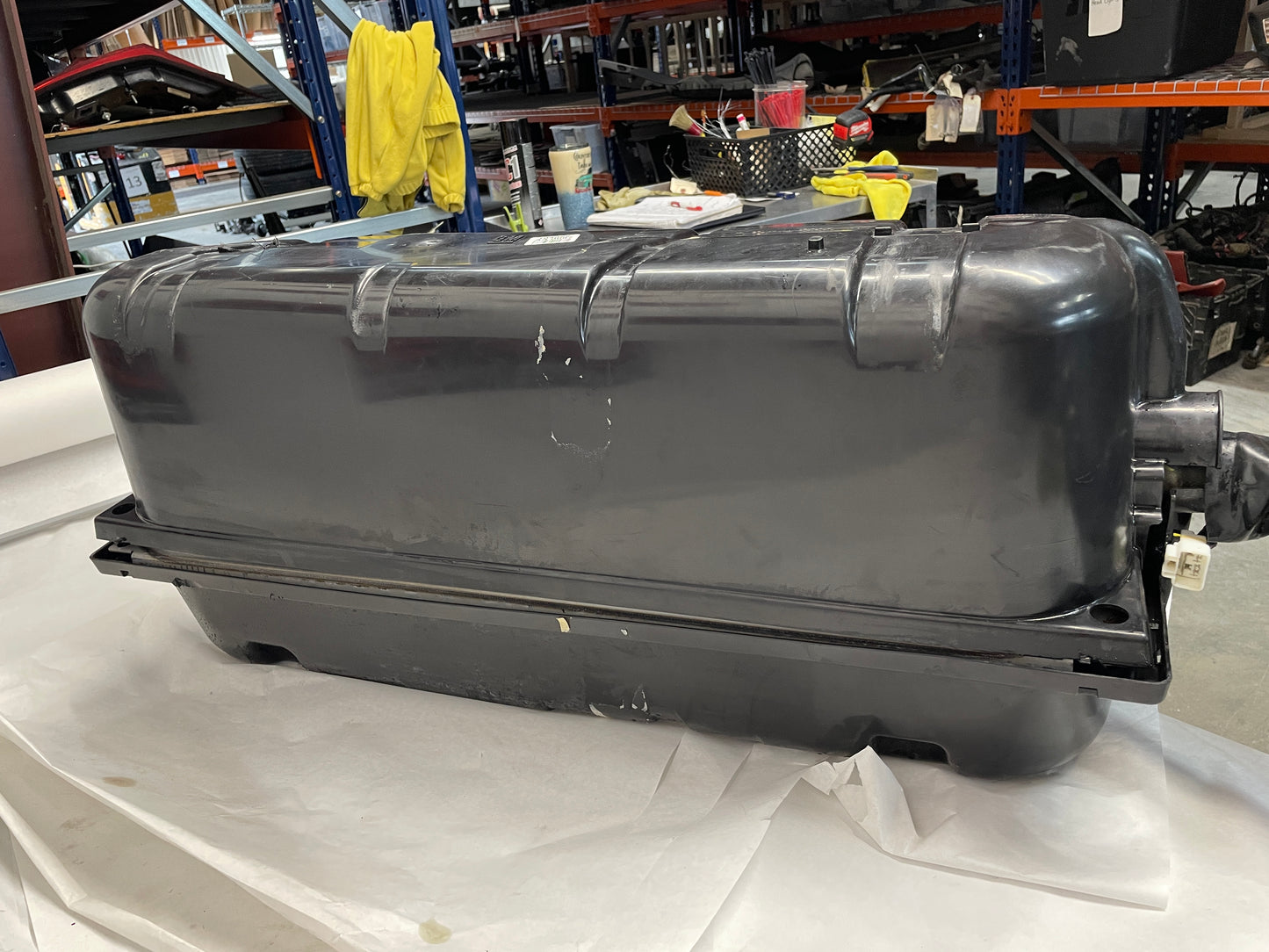 2005 Pontiac GTO Fuel Gas Tank Assembly OEM - Day's Parts Yard