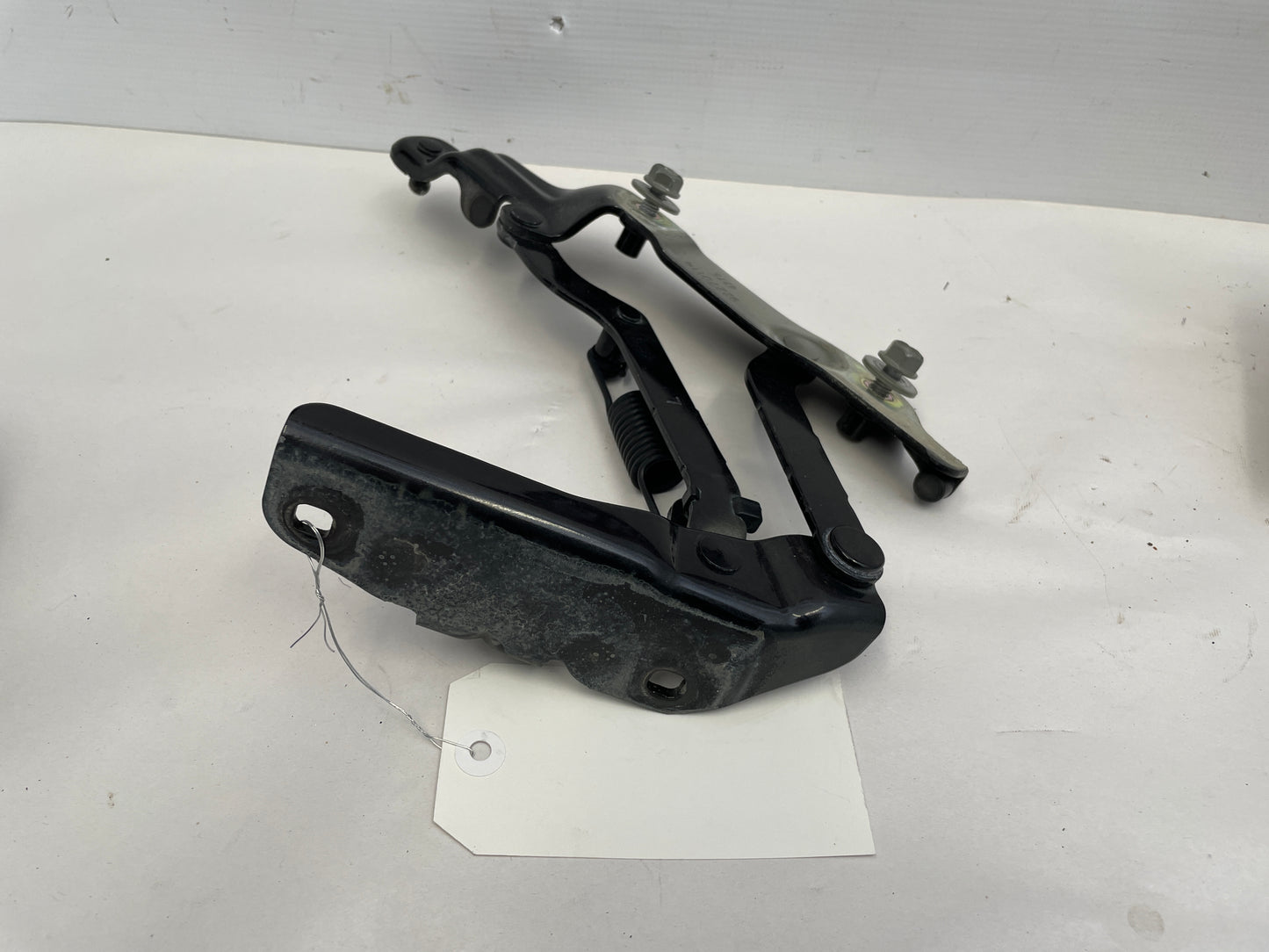 2015 Chevy SS Sedan Trunk Lid Hinges RH & LH OEM - Day's Parts Yard