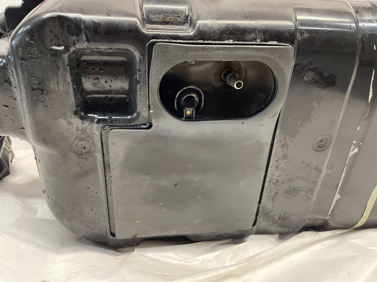 2005 Pontiac GTO Fuel Gas Tank Assembly OEM - Day's Parts Yard
