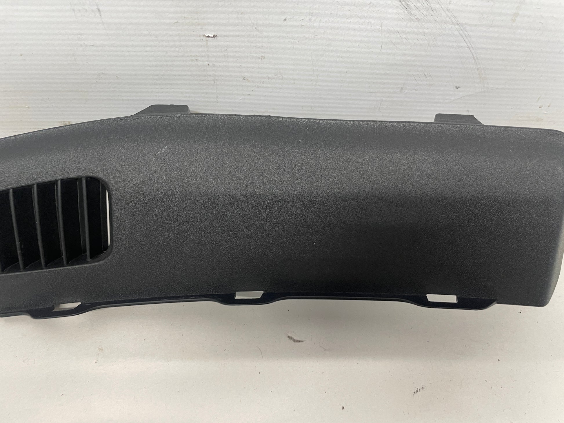 2009 Pontiac G8 RH Passenger Dash End Cap Trim Vent OEM - Day's Parts Yard