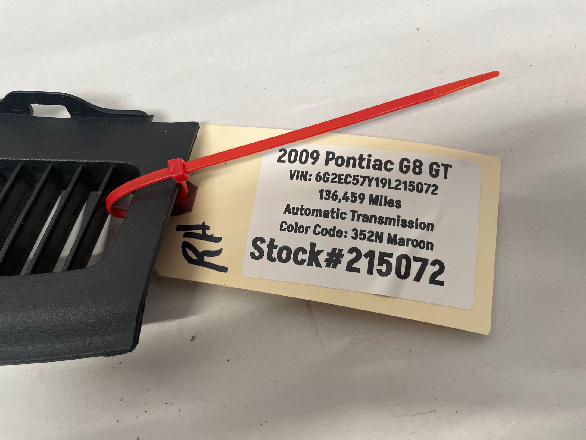 2009 Pontiac G8 RH Passenger Dash End Cap Trim Vent OEM - Day's Parts Yard