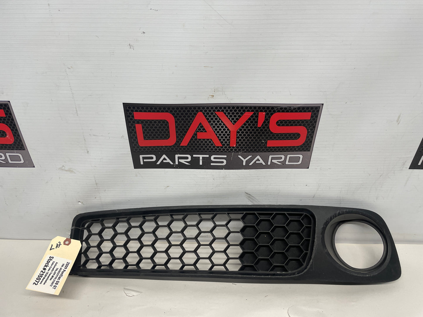 2009 Pontiac G8 GT LH Driver Front Bumper Lower Fog Light Grill Grille OEM - Day's Parts Yard