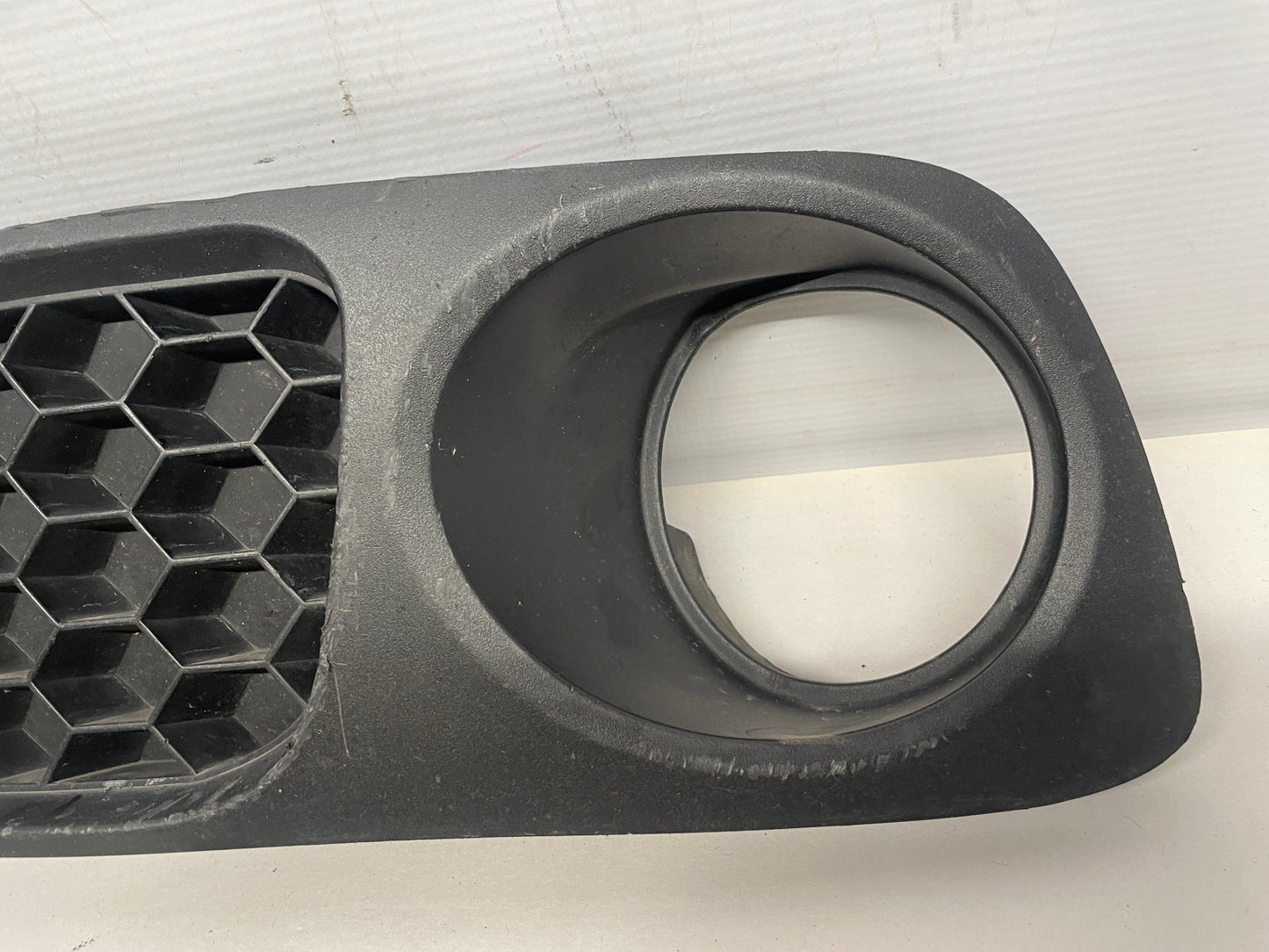 2009 Pontiac G8 GT LH Driver Front Bumper Lower Fog Light Grill Grille OEM - Day's Parts Yard
