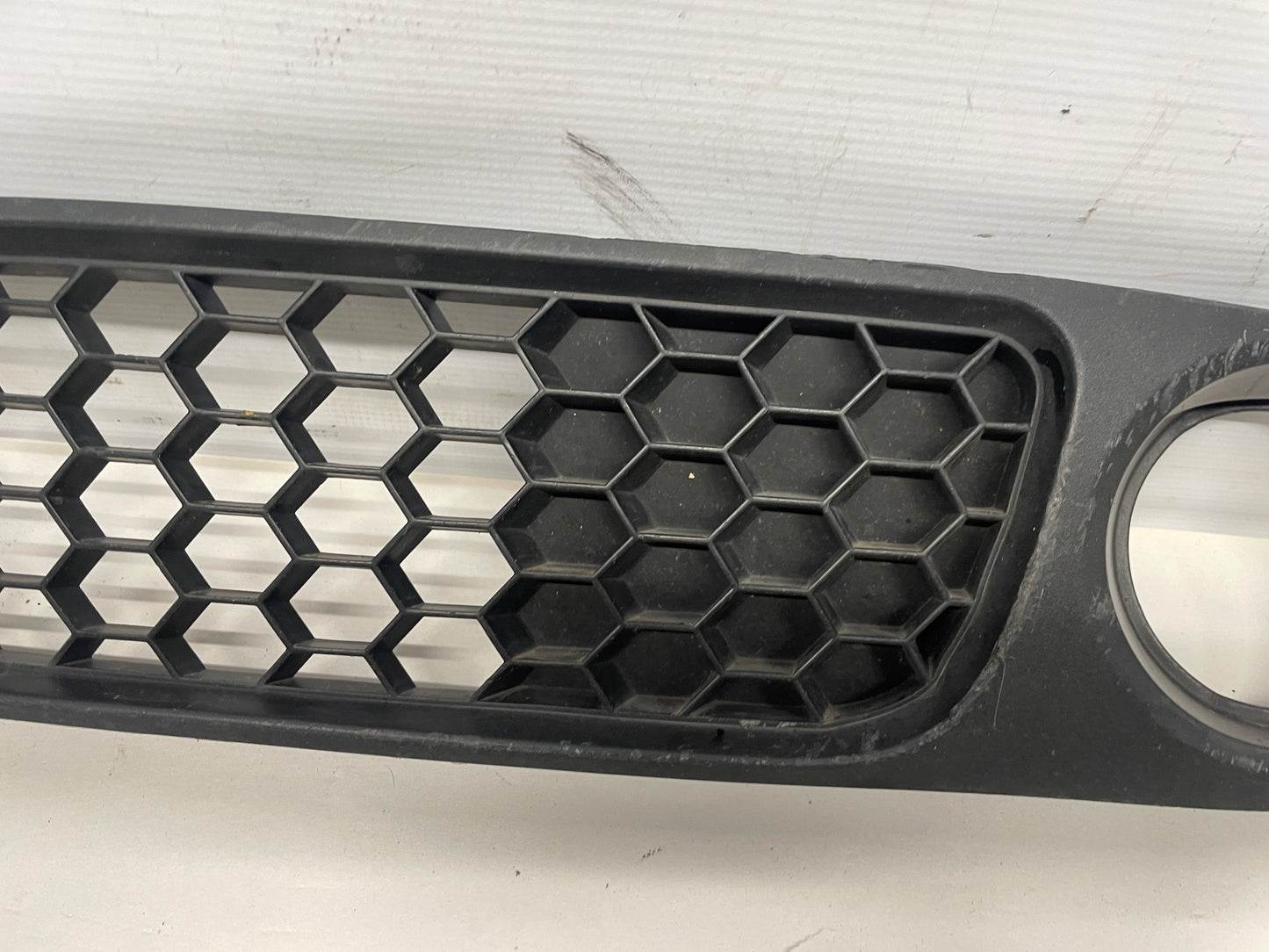 2009 Pontiac G8 GT LH Driver Front Bumper Lower Fog Light Grill Grille OEM - Day's Parts Yard