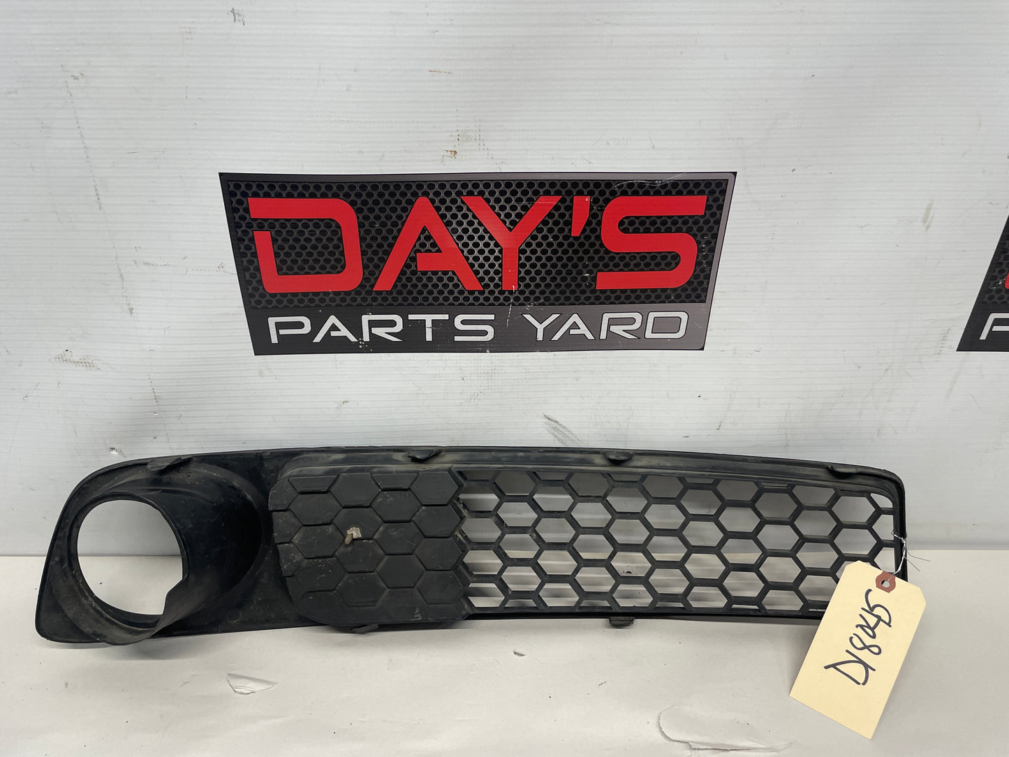 2009 Pontiac G8 GT LH Driver Front Bumper Lower Fog Light Grill Grille OEM - Day's Parts Yard