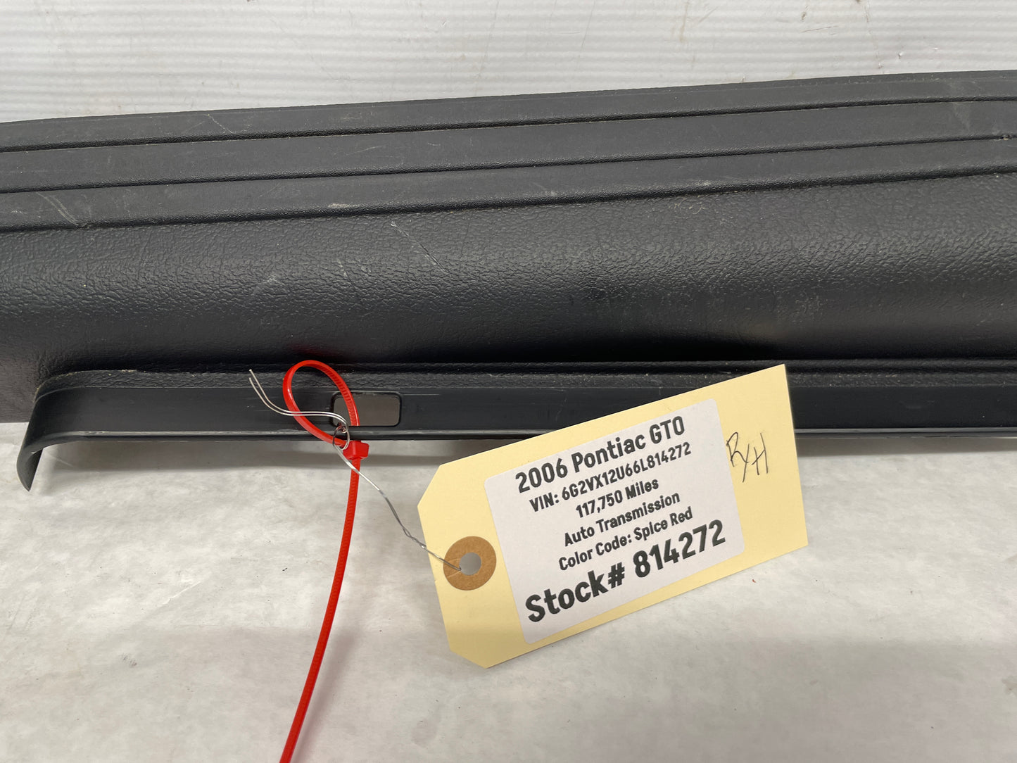 2006 Pontiac GTO RH Passenger Interior Sill Carpet Retainer Trim Cover Panel OEM - Day's Parts Yard
