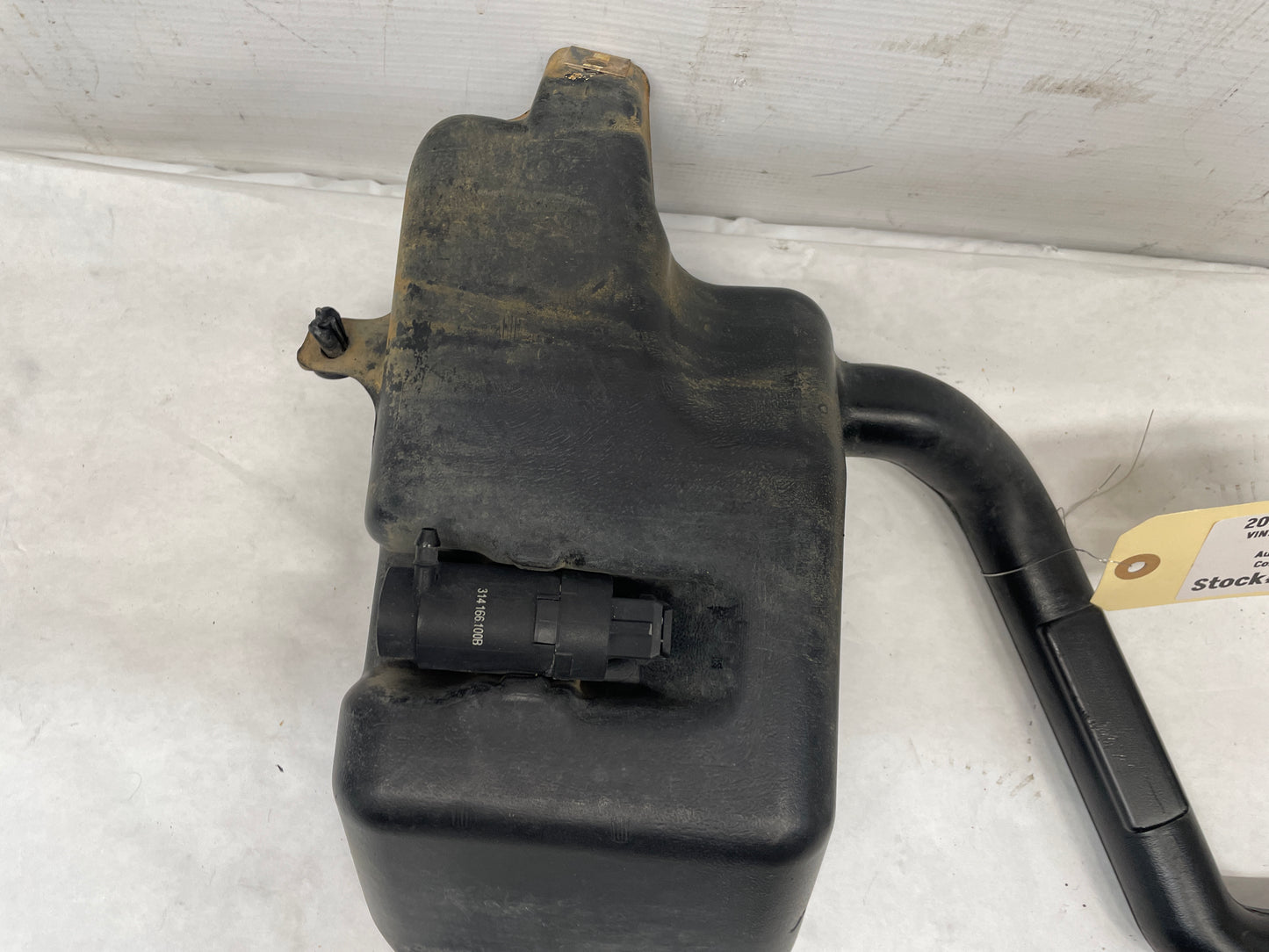 2006 Pontiac GTO Windshield Washer Pump Reservoir Tank Bottle OEM - Day's Parts Yard