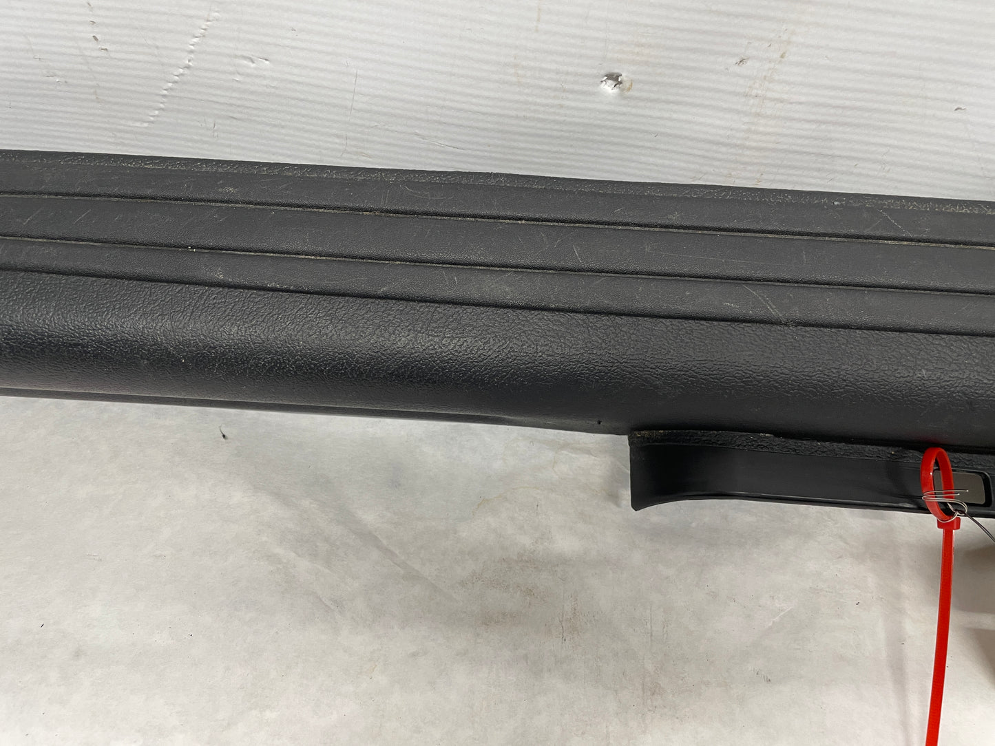 2006 Pontiac GTO RH Passenger Interior Sill Carpet Retainer Trim Cover Panel OEM - Day's Parts Yard