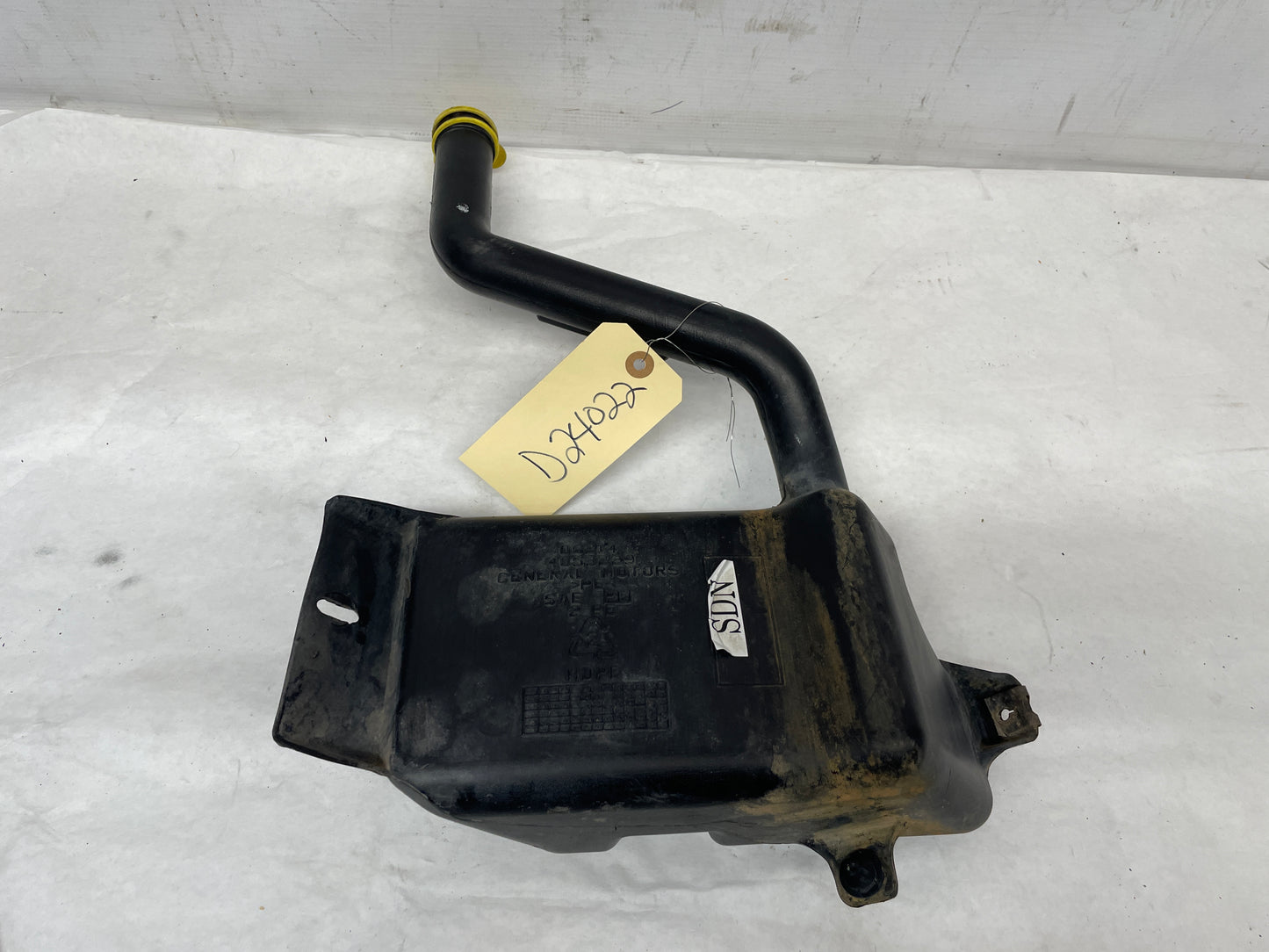 2006 Pontiac GTO Windshield Washer Pump Reservoir Tank Bottle OEM - Day's Parts Yard