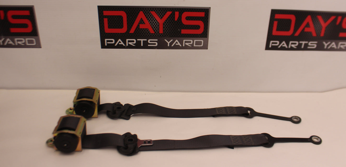 2006 Pontiac GTO RH & LH Front Seatbelt Retractors OEM - Day's Parts Yard