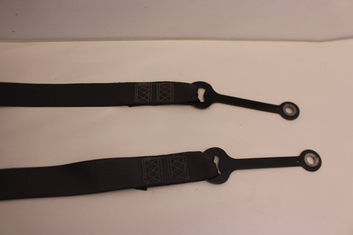 2006 Pontiac GTO RH & LH Front Seatbelt Retractors OEM - Day's Parts Yard