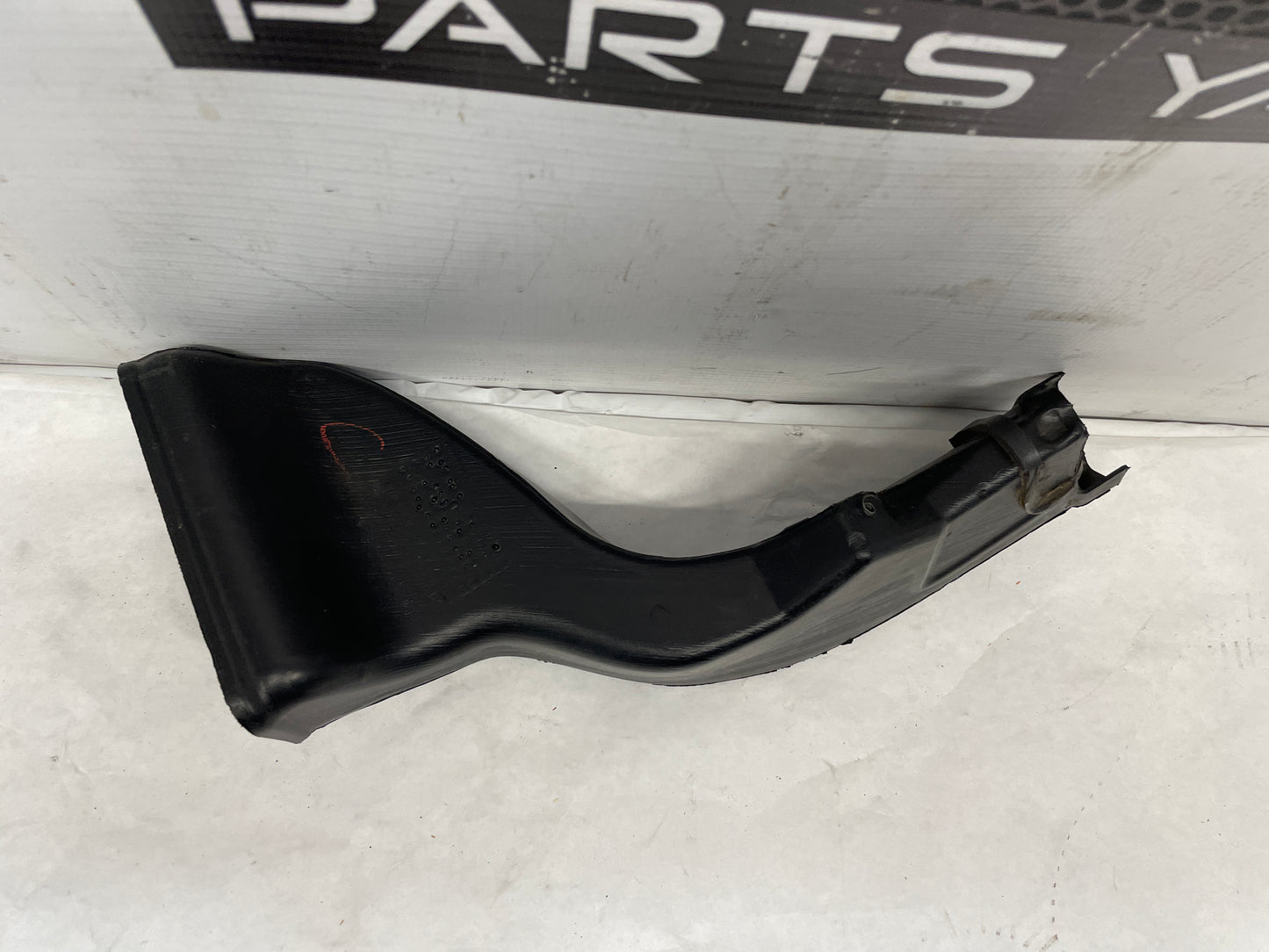 2006 Pontiac GTO Center Console HVAC Air Vent Duct Tube OEM - Day's Parts Yard