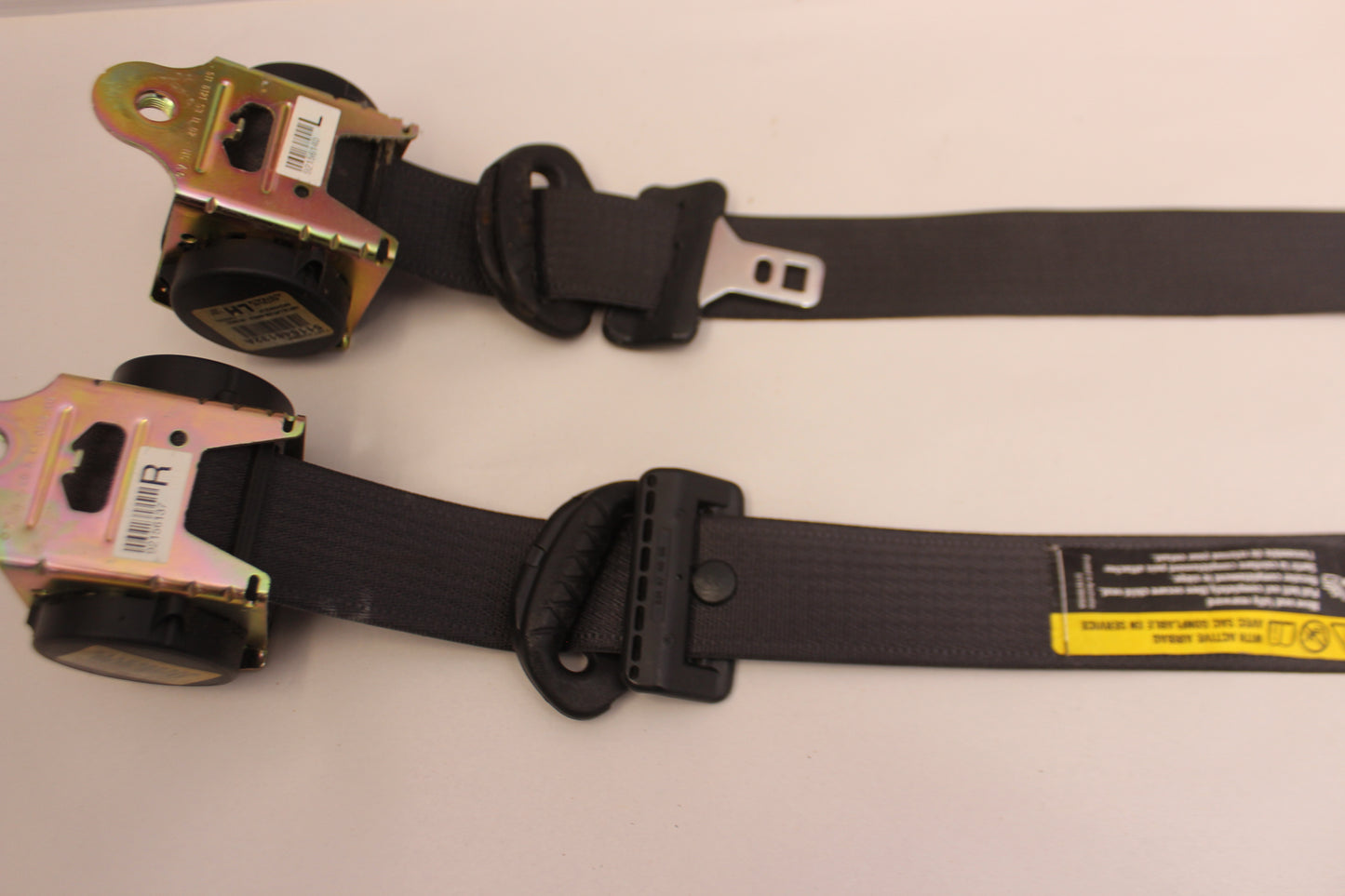 2006 Pontiac GTO RH & LH Front Seatbelt Retractors OEM - Day's Parts Yard