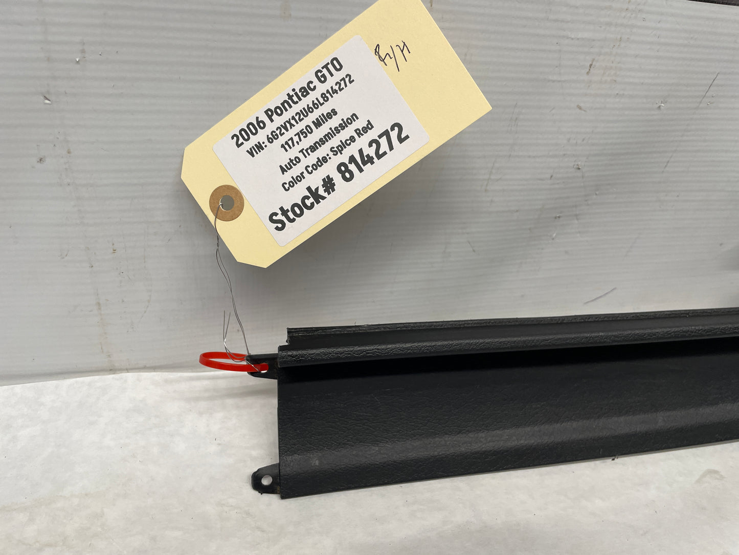 2006 Pontiac GTO RH Passenger Front Seat Outer Frame Side Track Cover Trim Molding OEM - Day's Parts Yard
